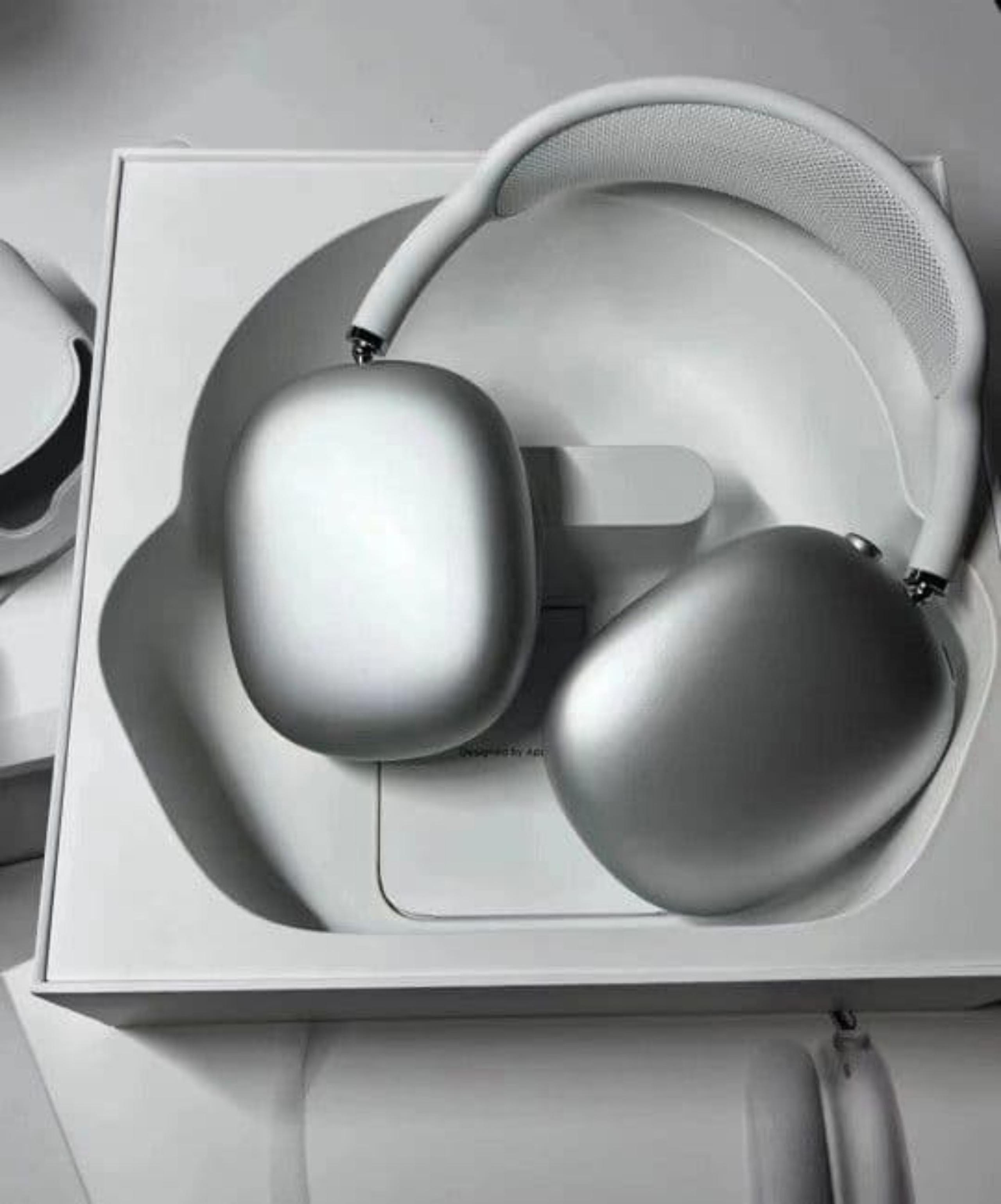 Authentic BRAND NEW Apple Max Headphones (White)