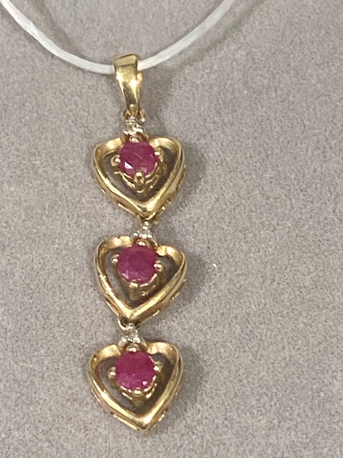 Vintage 10k Rubi /D heart pendant.