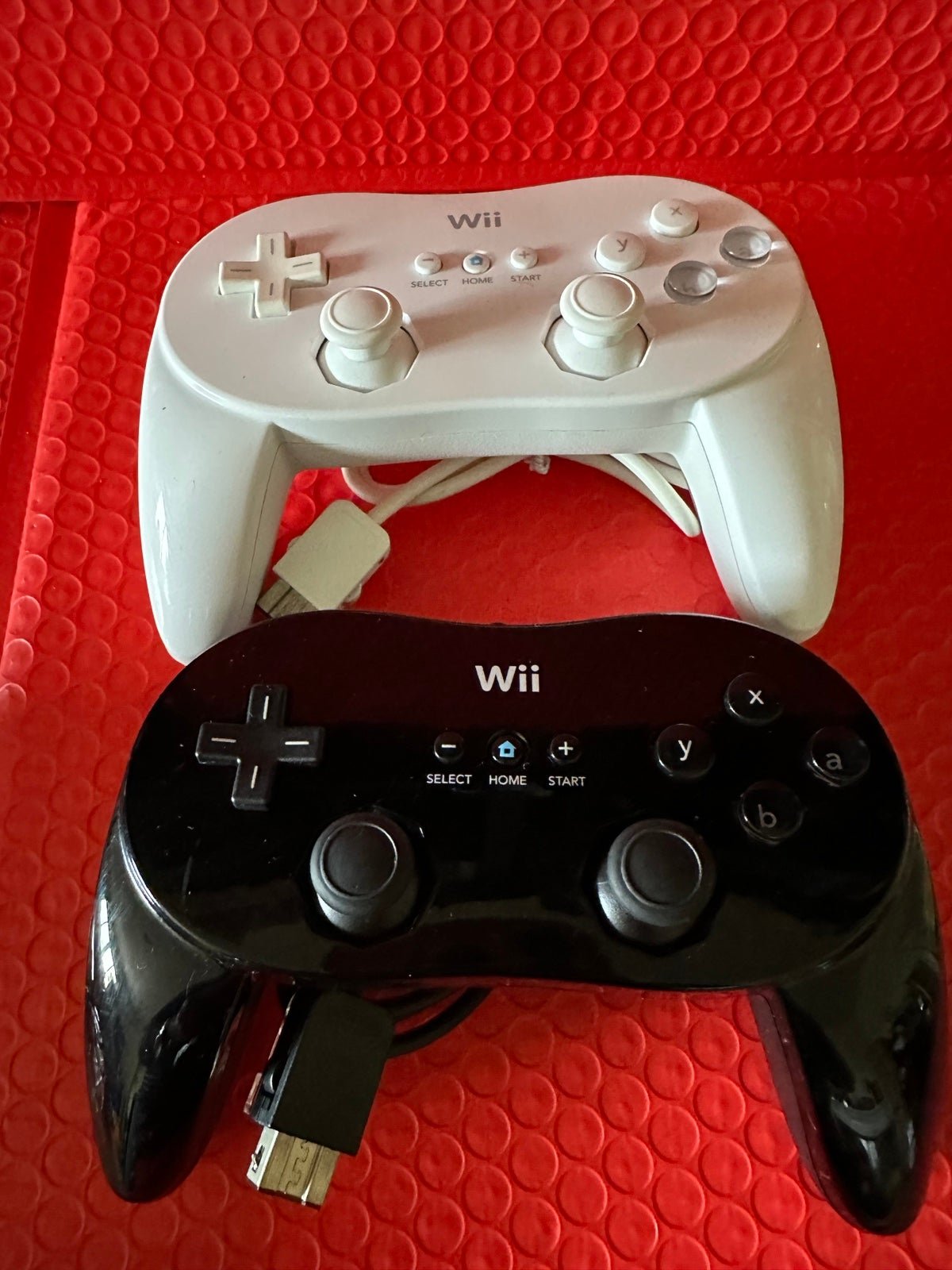 2 BRAN NEW official Nintendo Wii Pro Controller Classic Black&White RVL-005