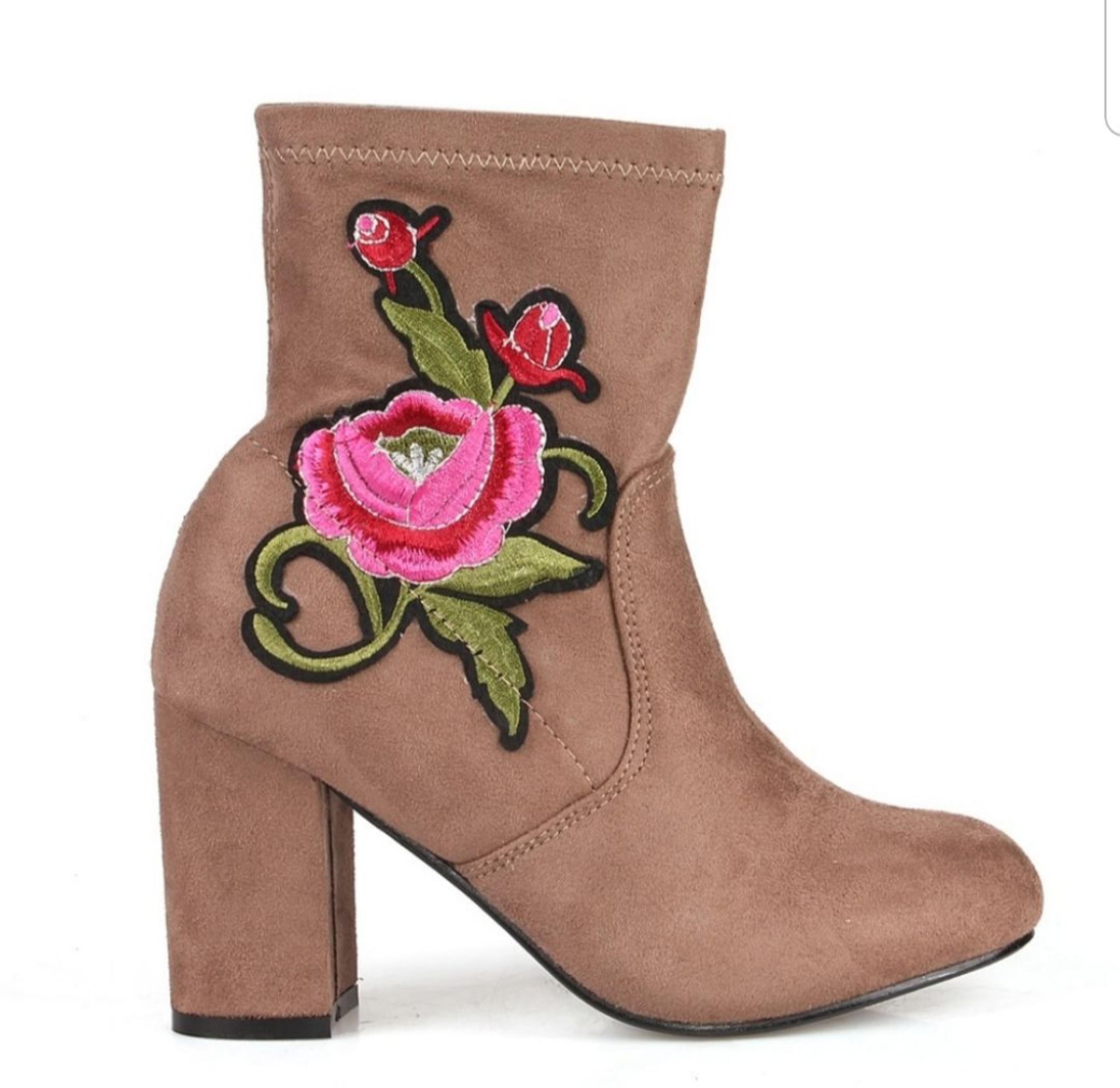 Women's Rose Detailed Ankle Suede Faux F