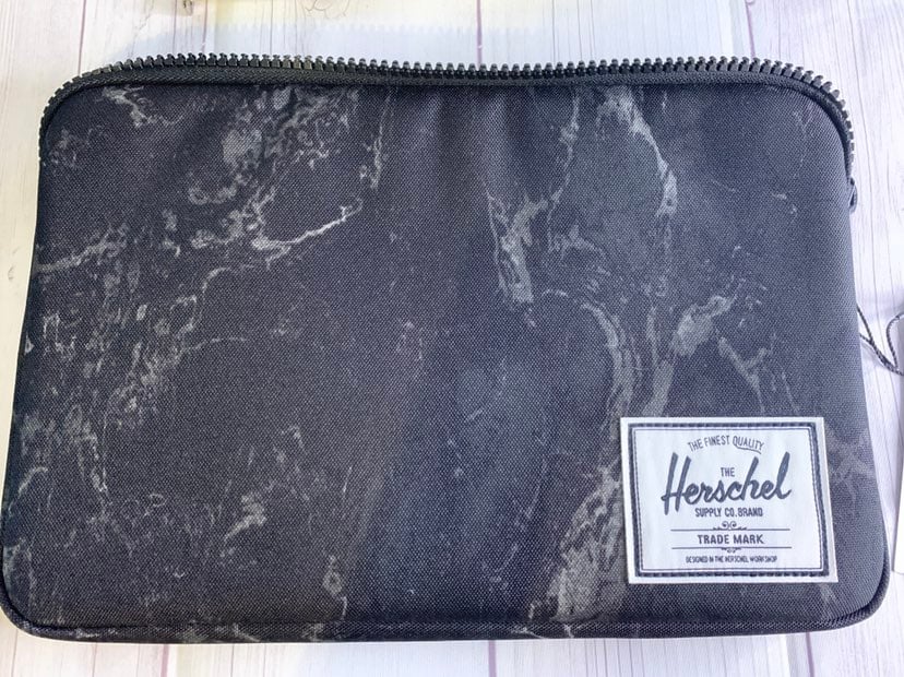 Hershcel supply co anchor 12 sleeve black marbel