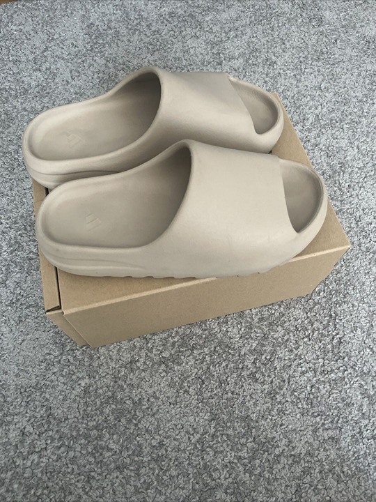 Best Price in Town - Yeezy Slide Bone Size 6.5 - Hot Buy Happening:£85