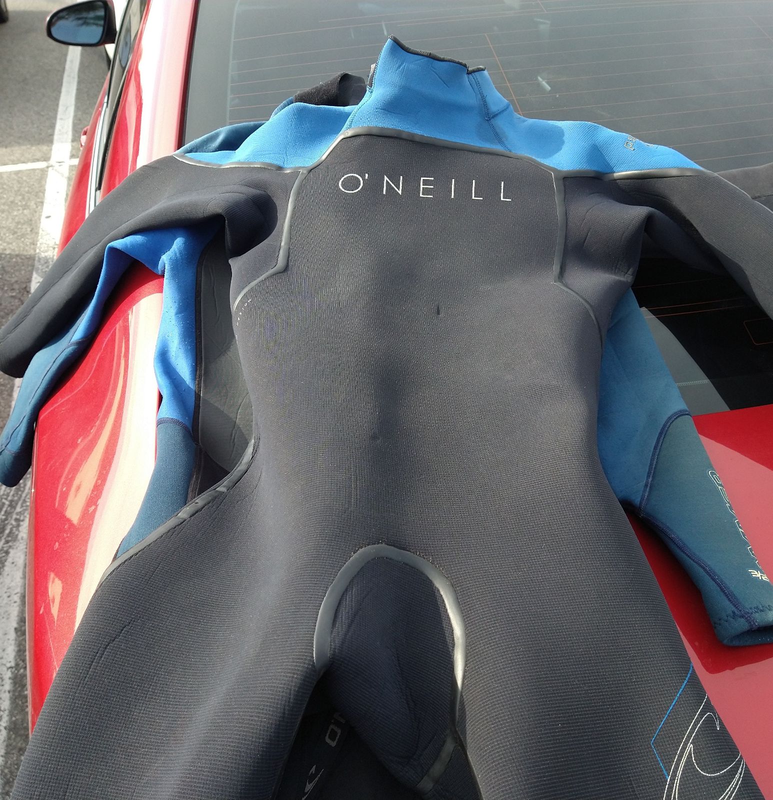 3 wetsuits oniel size medium
