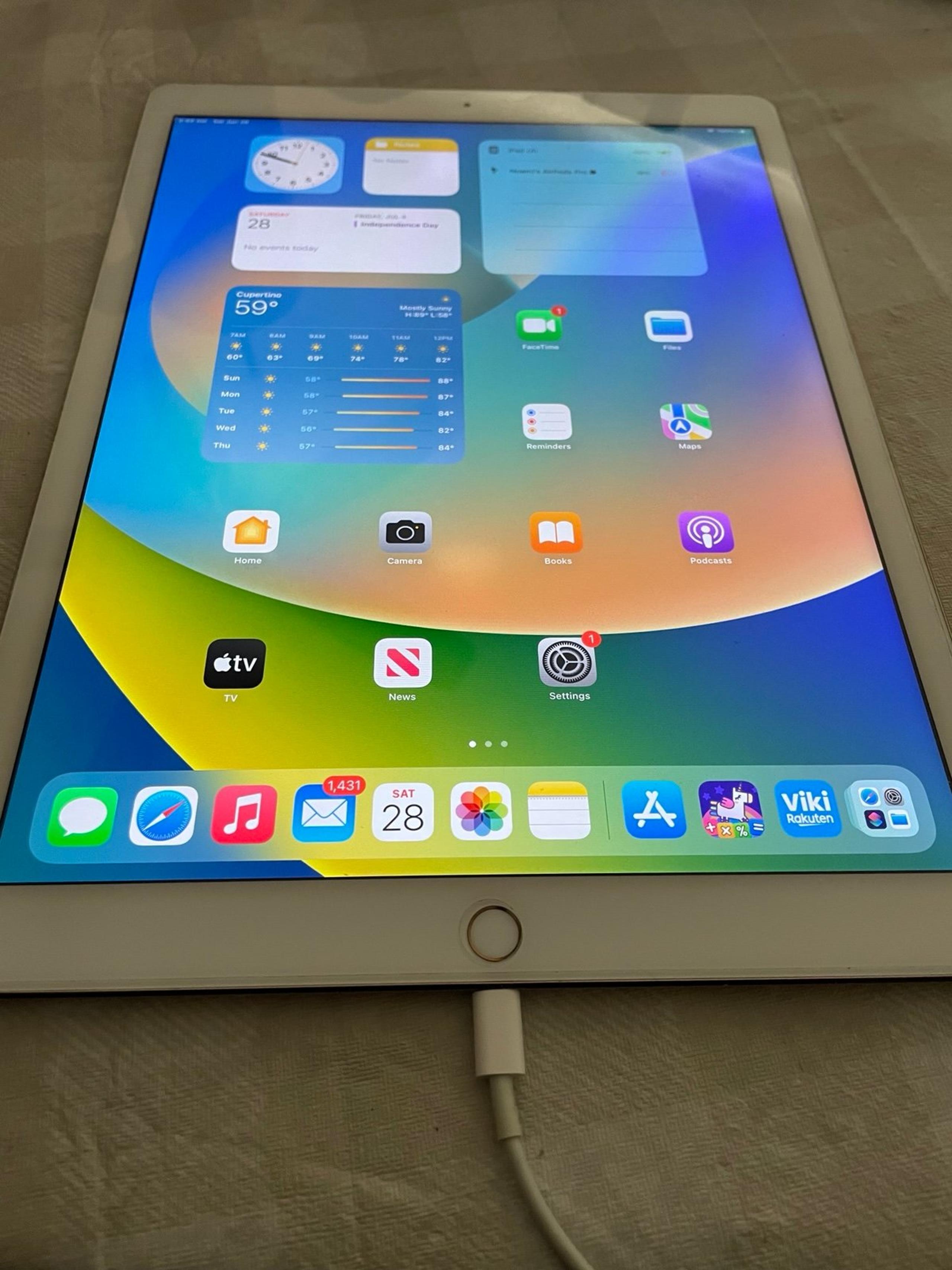 Apple iPad Pro 1st Generation 128GB WiFi + LTE Unlocked (Read Details)