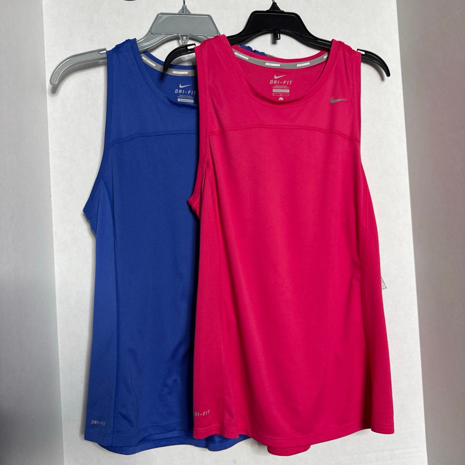 Nike Running Women’s Sleeveless Athletic Tank Top Size M x 2 NWT Blue Pink