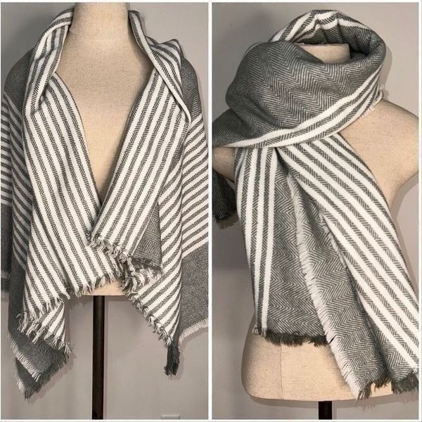 Women’s OS Cozy Sage Green & White Mixed Print Modern Boho Blanket Scarf