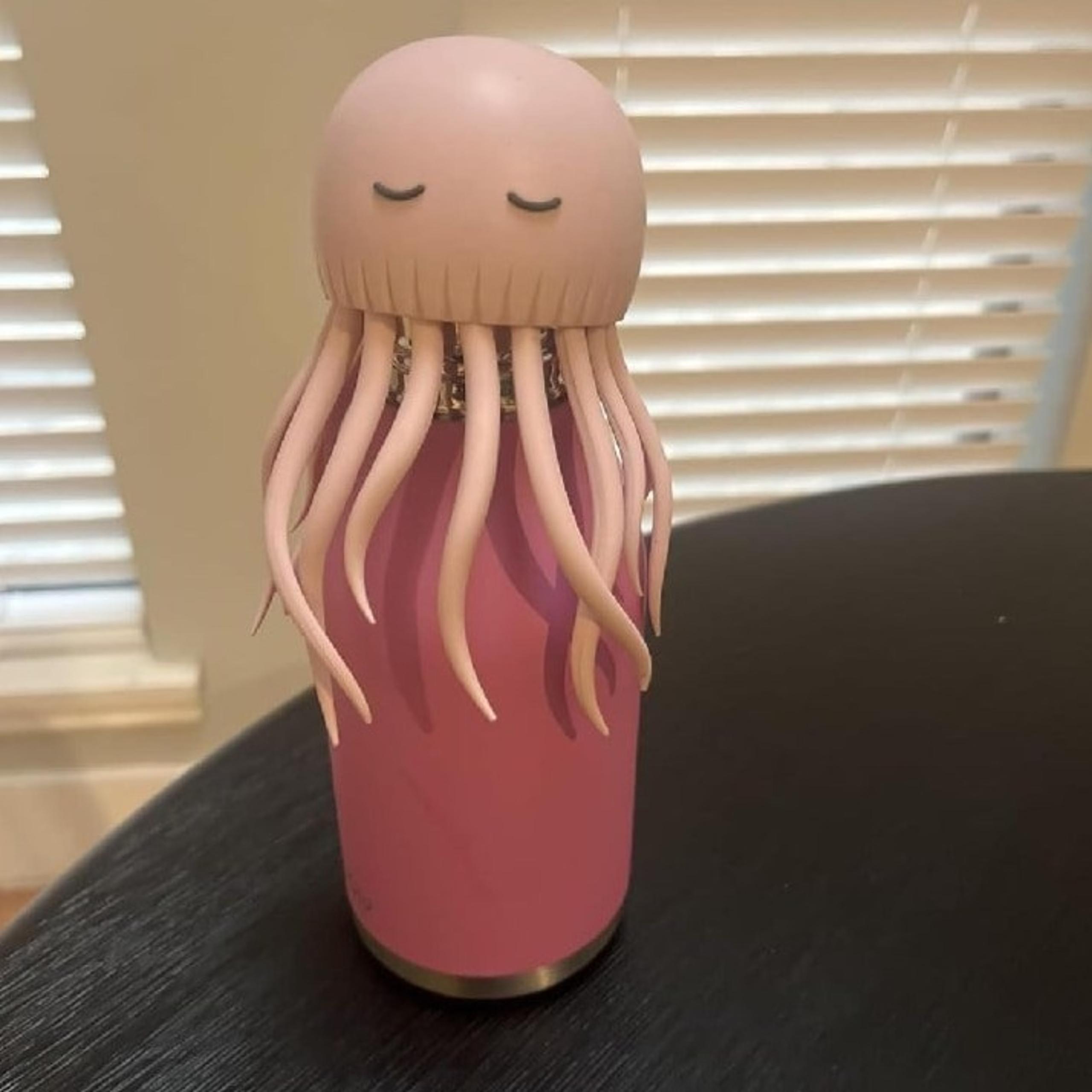 Asobu 16 OZ
Jellyfish Bestie Bottle