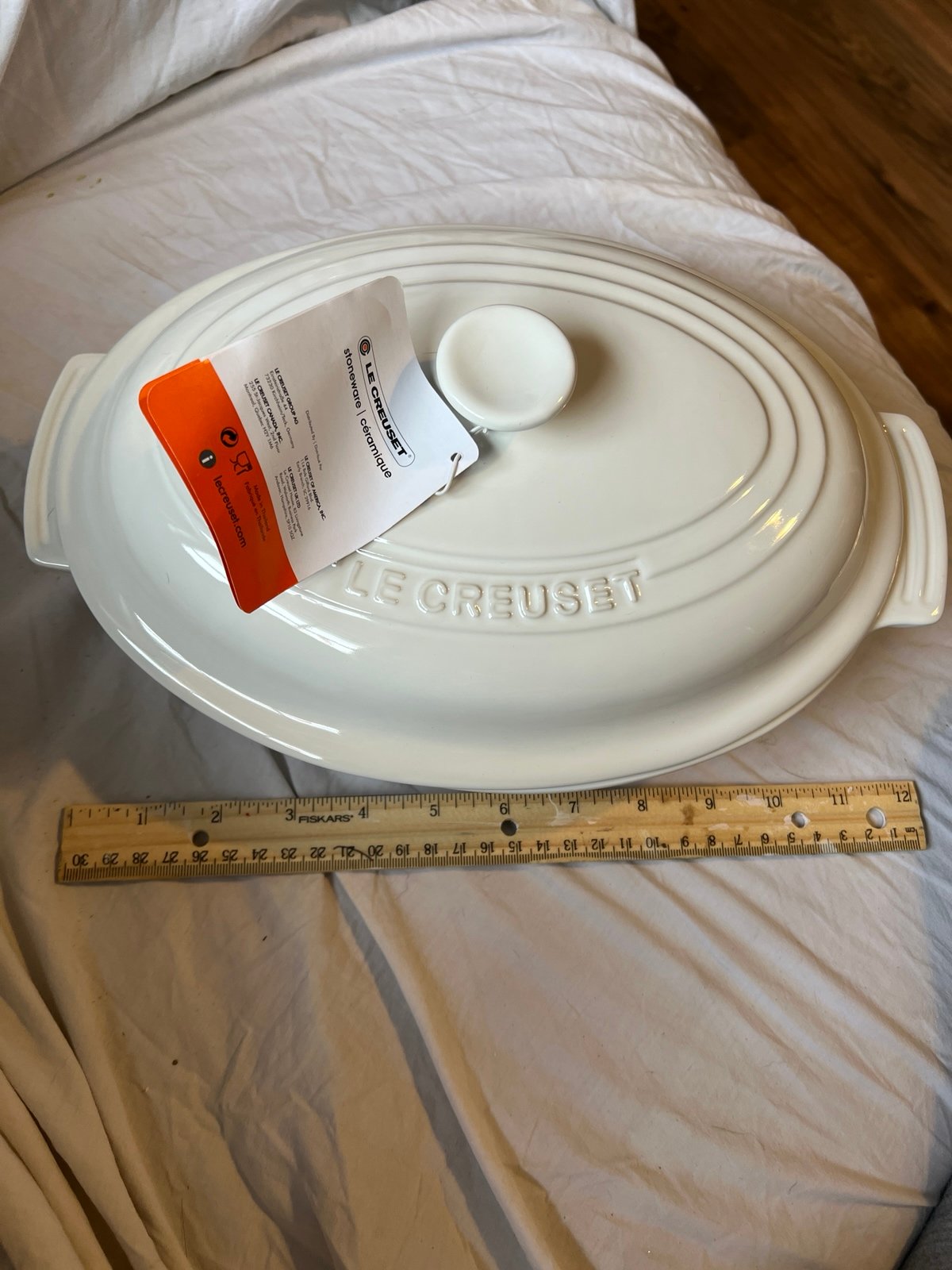 Le Creuset white Bakeware with lid 12”x 3”