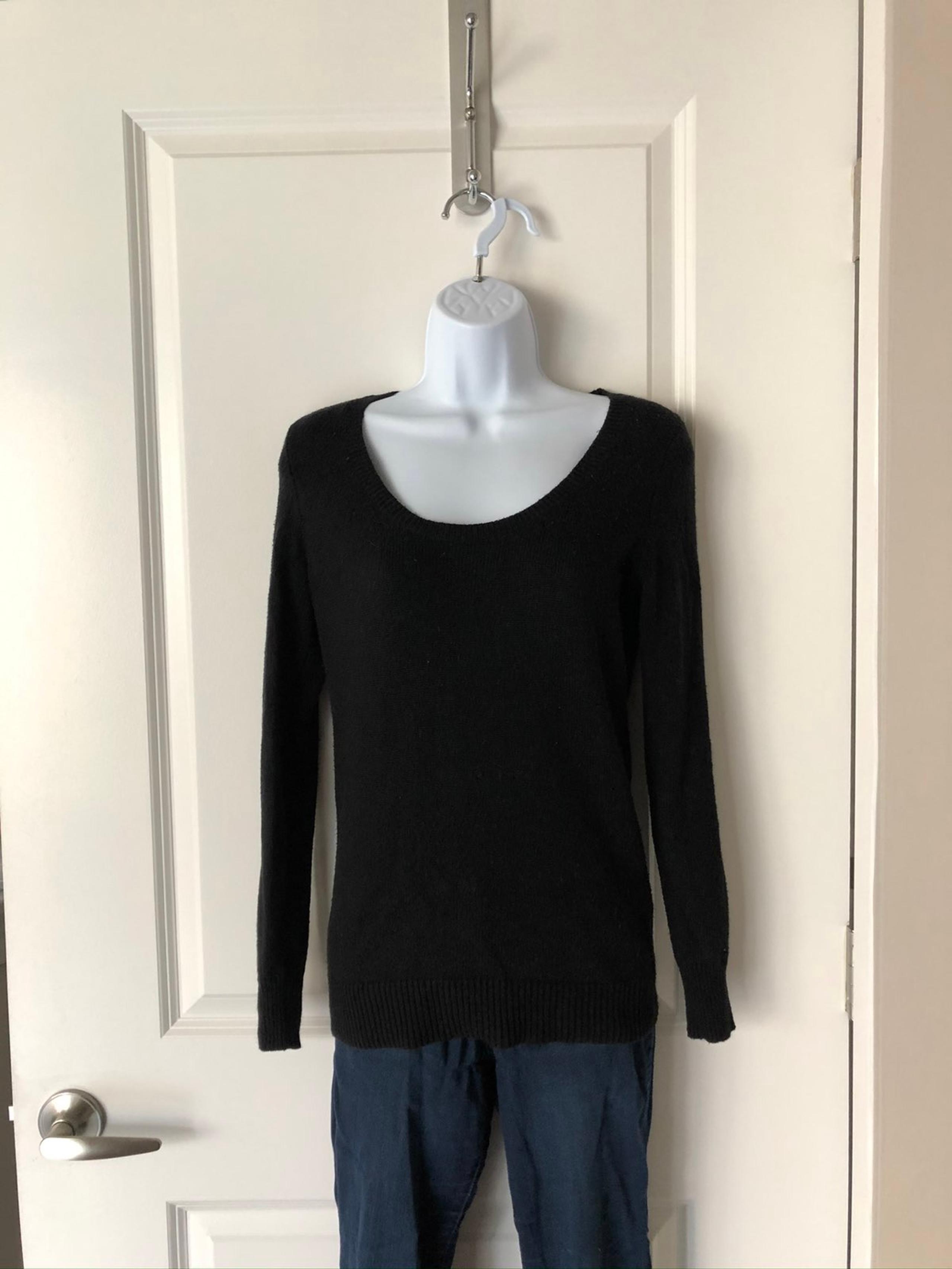 Women's Old Navy Black Scoop Neck Sweater