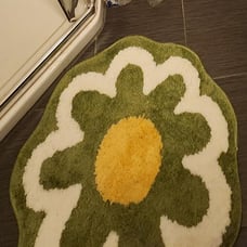 Green Flower Shaped Bath Rug, Non-Slip Water Absorbent Bathroom Mat