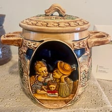 Vintage tobacco and pipe holder