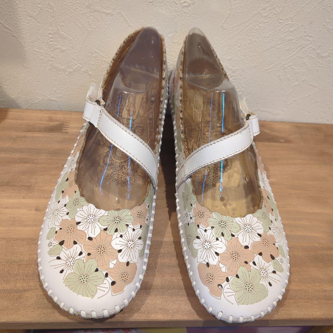 Estación ★ Floral Cutout Loafers Unused