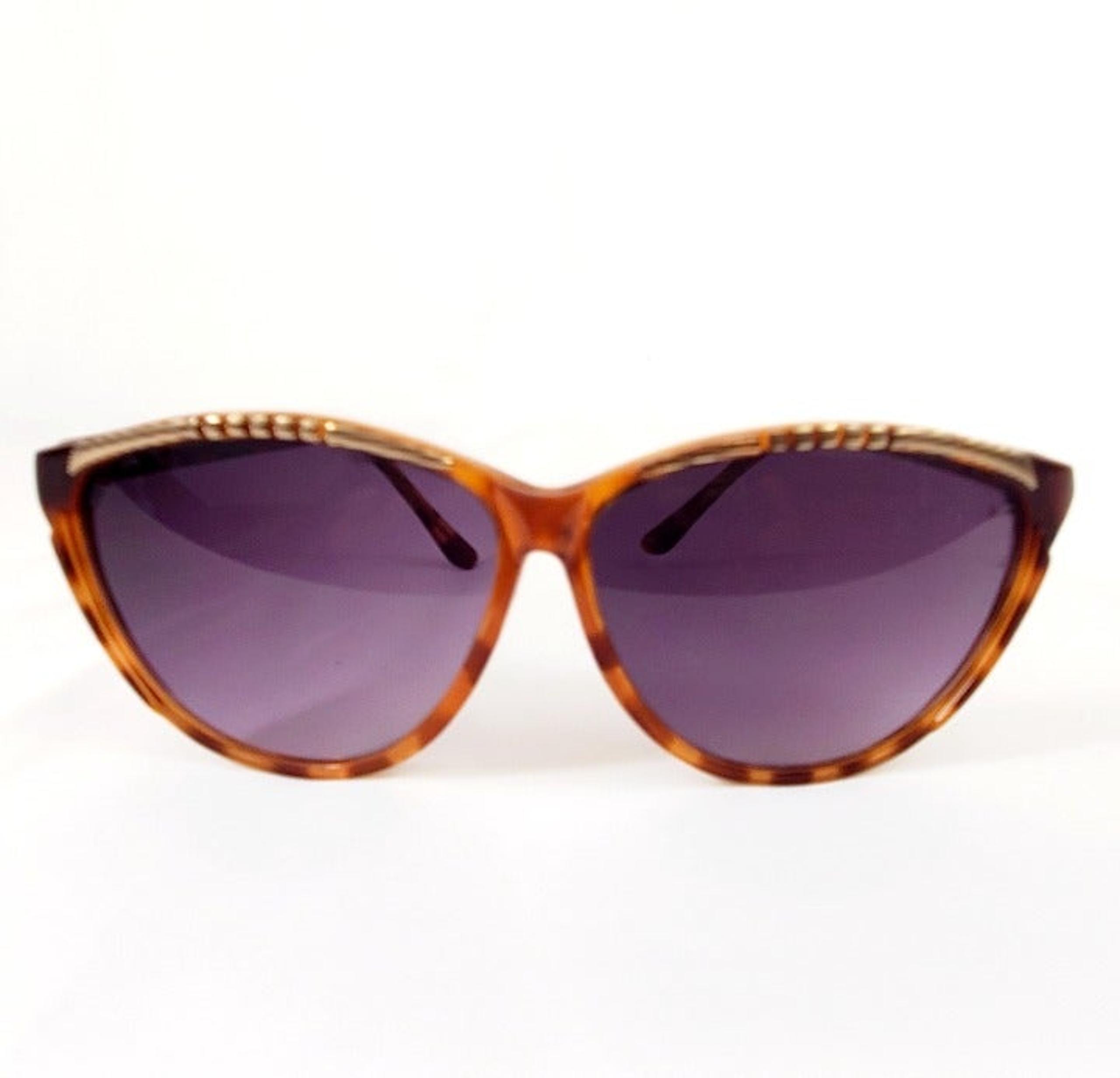 Vintage Tortoise & Gold Cat Eye Frame Black Gradient Lens Sunglasses ES947