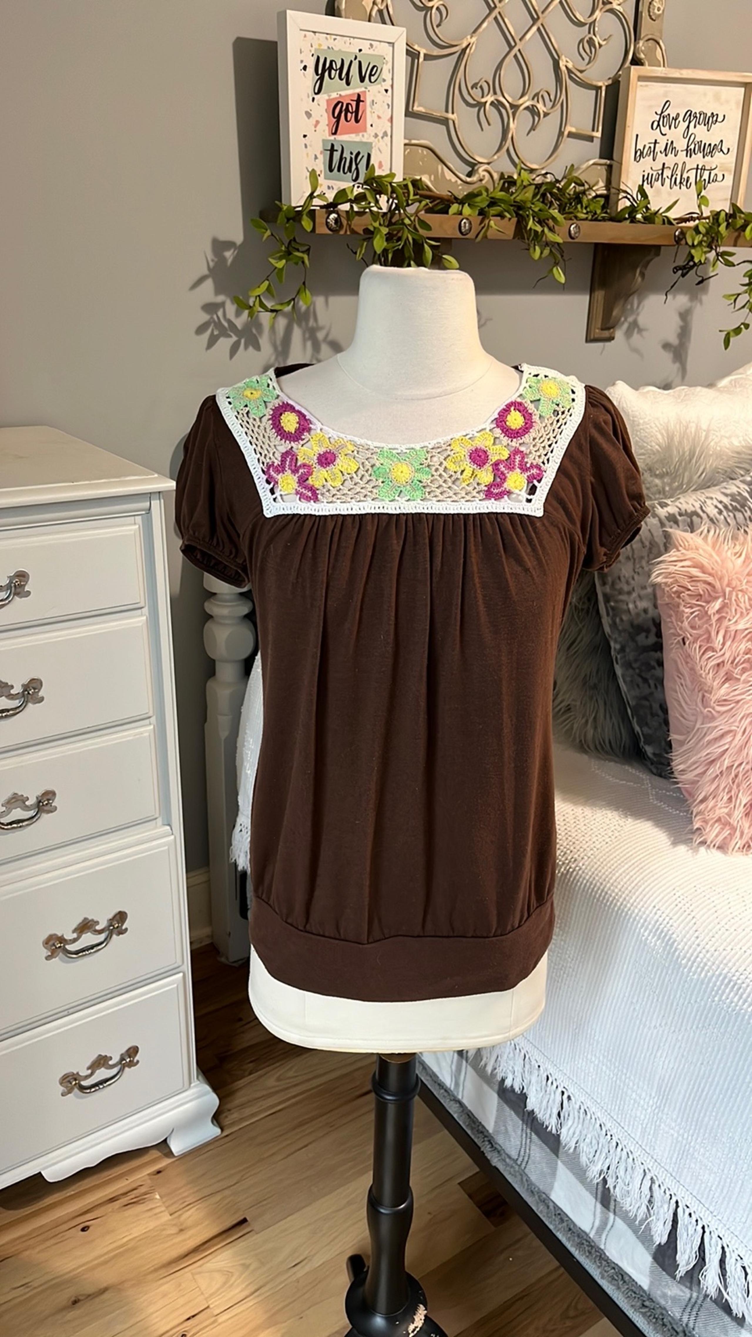 Brown Knit Summer Top Charlotte Russe Embroidered Shirt Womens Junior Medium