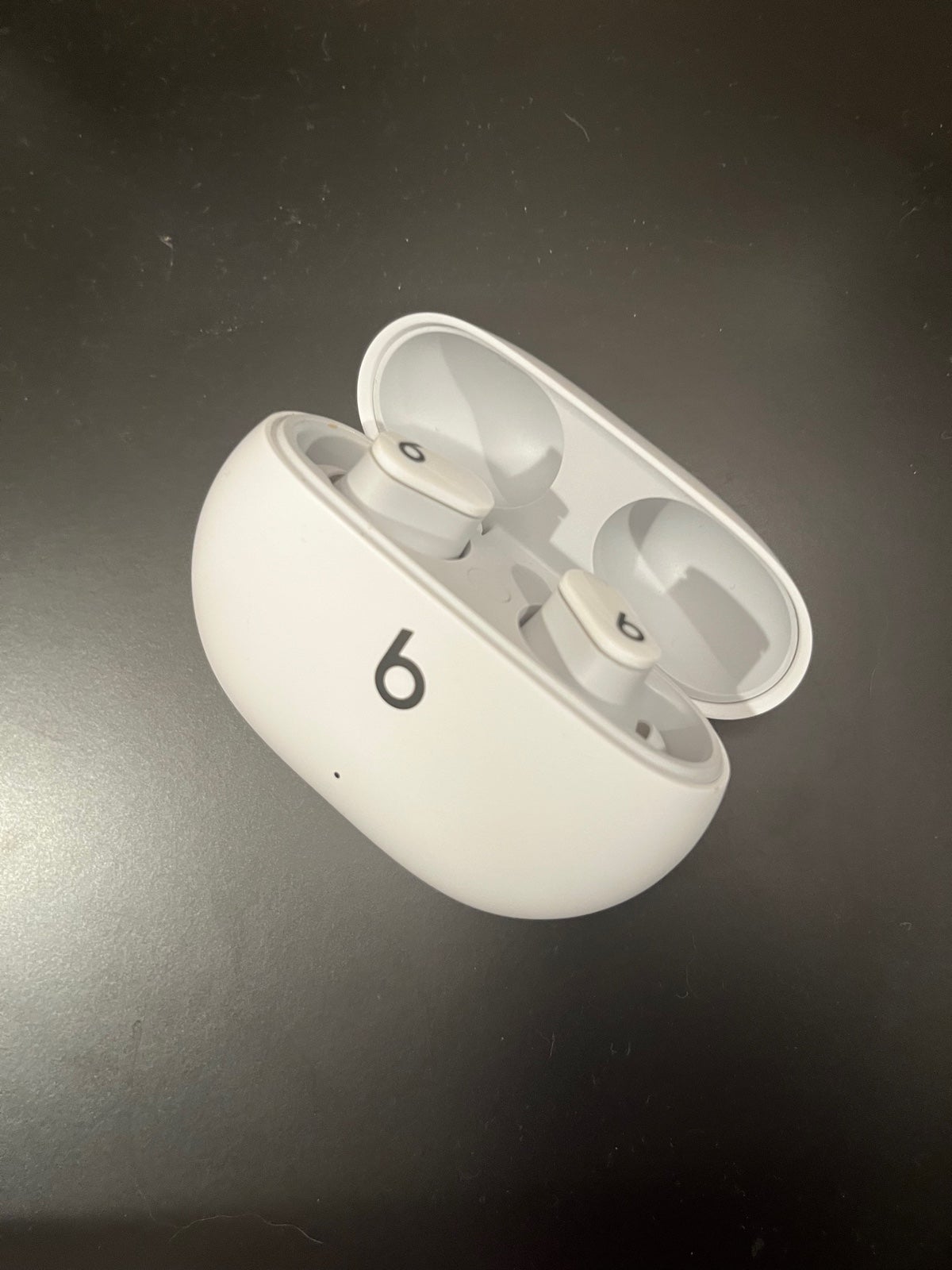 Beats Solo pro white