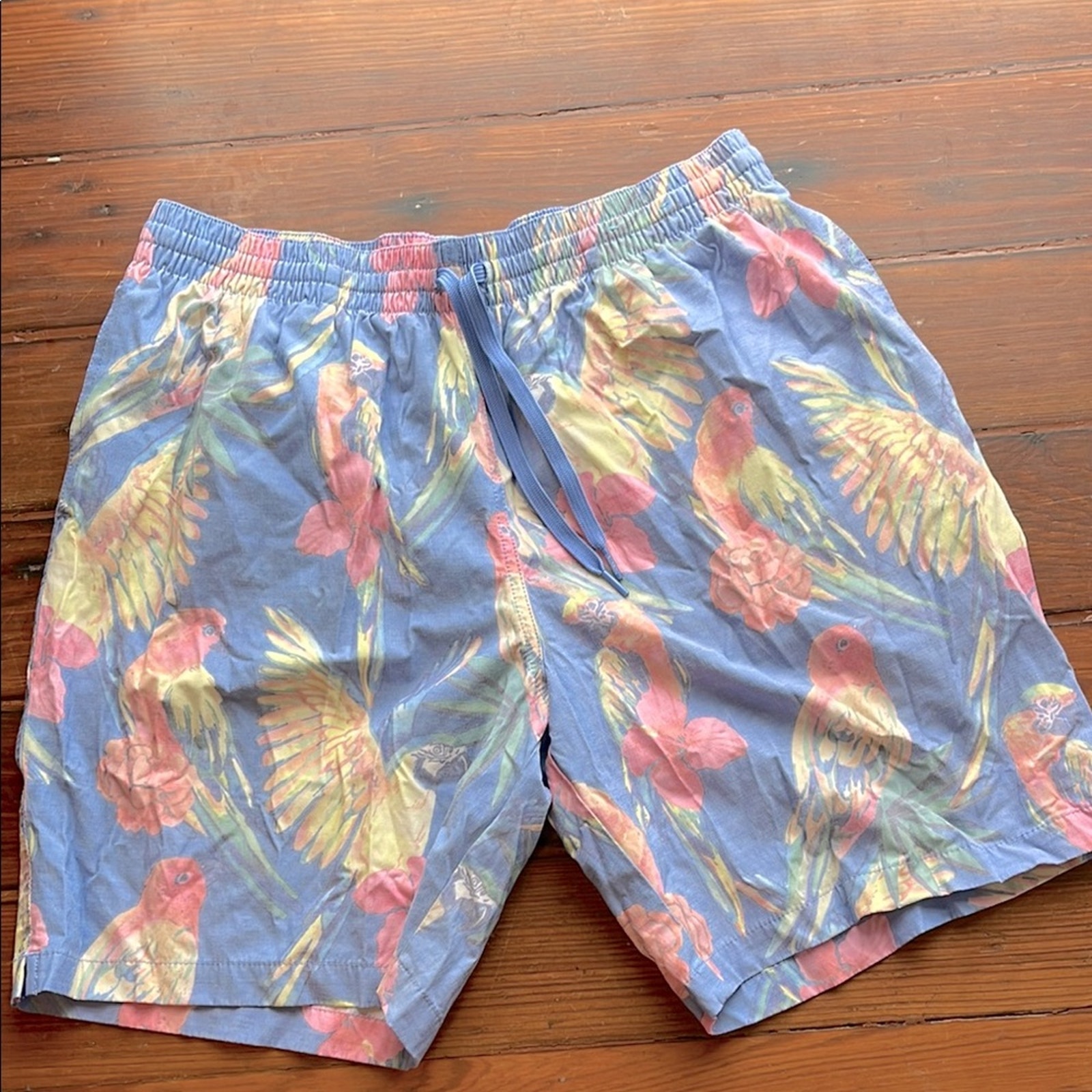 Chubbies the Weekend tropical bird print elastic pull on lined hybrid shorts L