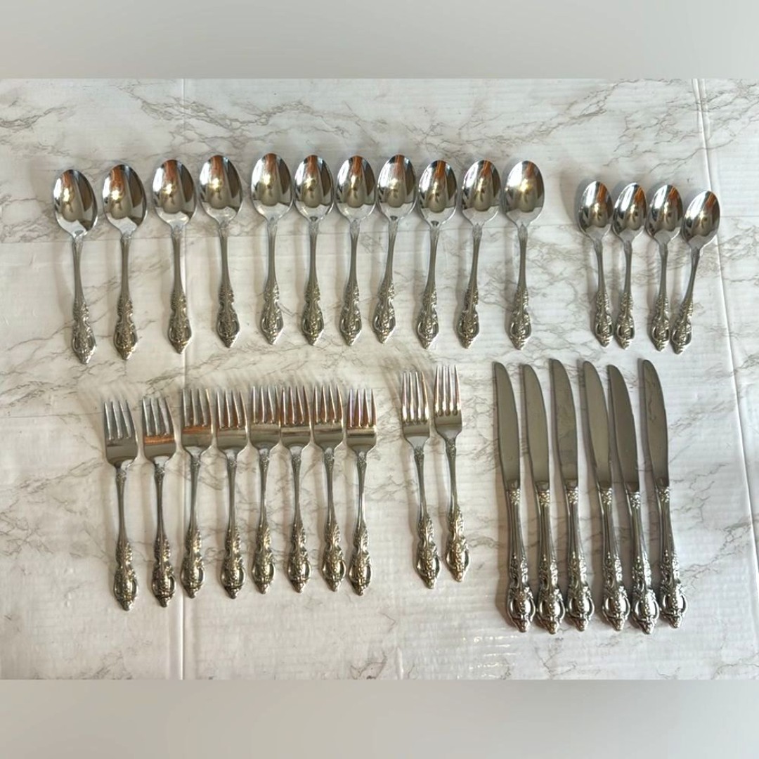 ONEIDA Stainless MICHELANGELO Set Of 31 pieces Heirloom Cube Flatware SSS