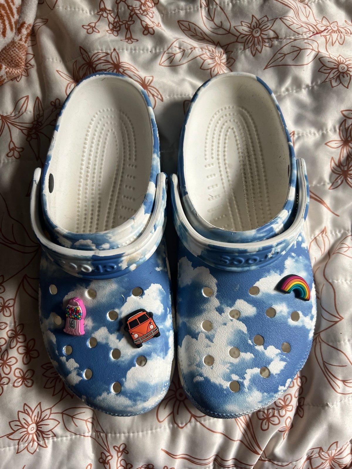Cloud crocs men’s 8 womens 10