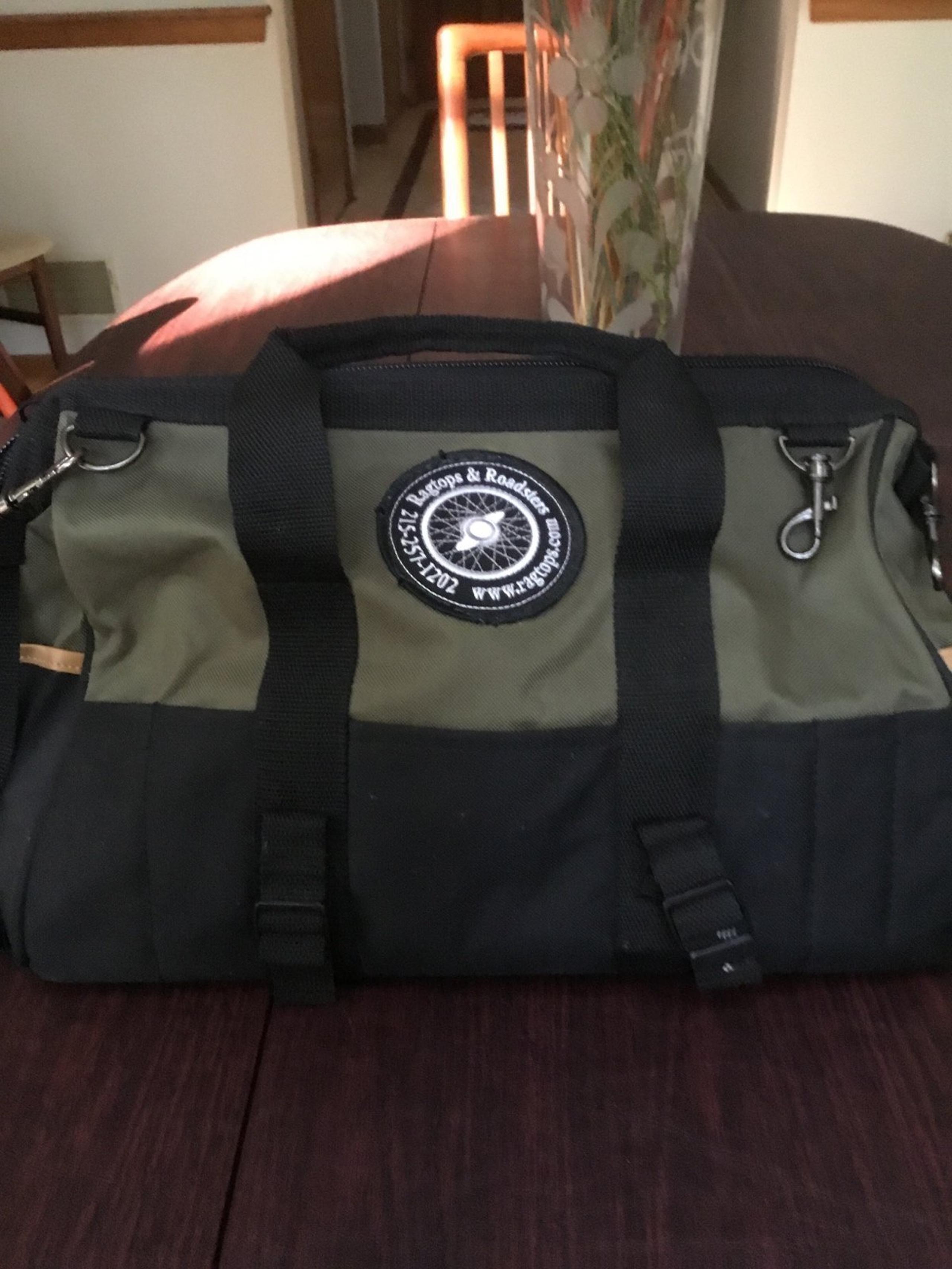 LAND’S END BLACK&GREEN OVERNIGHT/GYM/EQUIPMENT BAG. STRONG/DURABLE NWOT