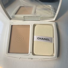 Chanel Le blanc Brightening Compact Foundation B30