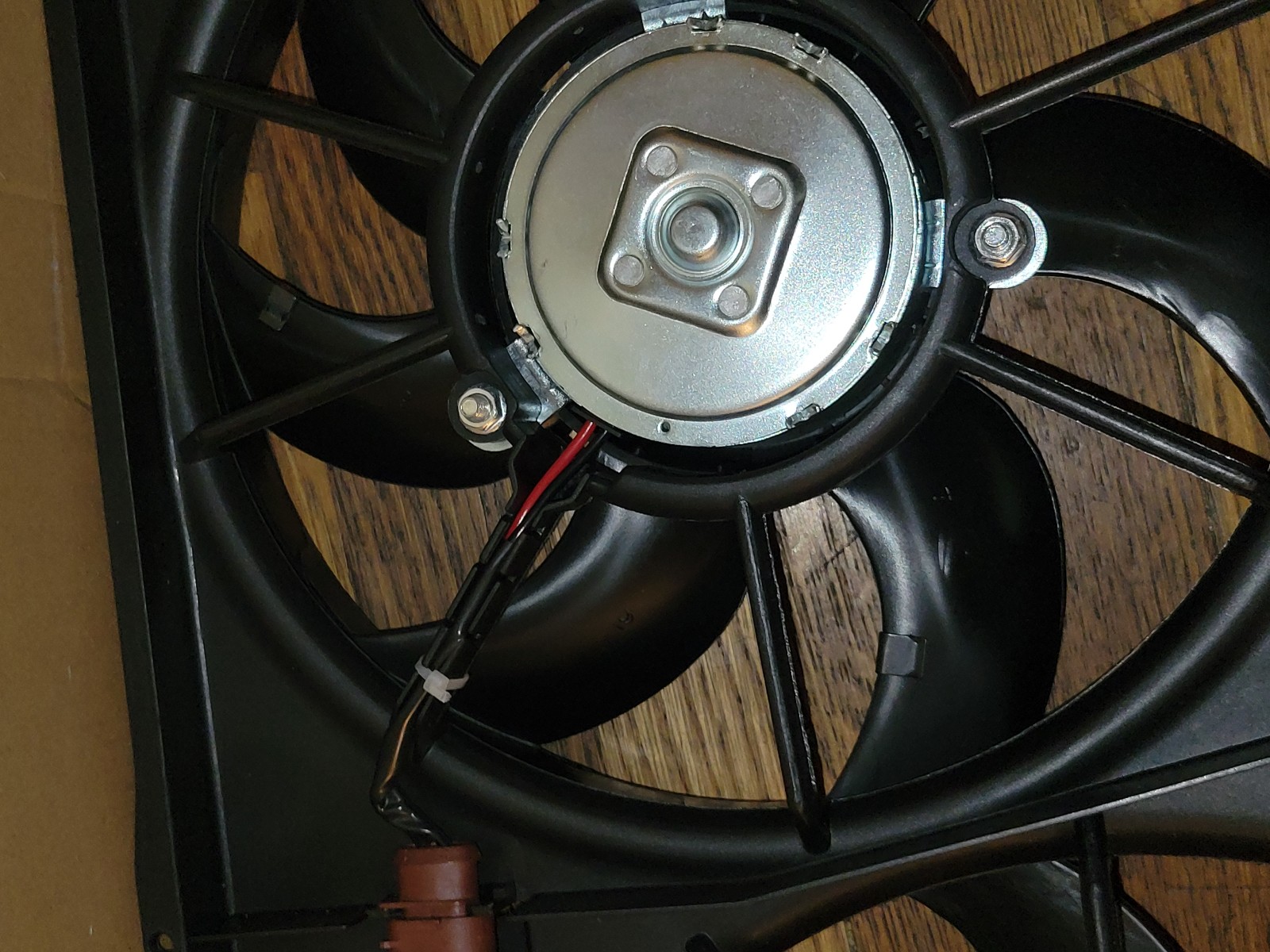 Radiator coolant fan