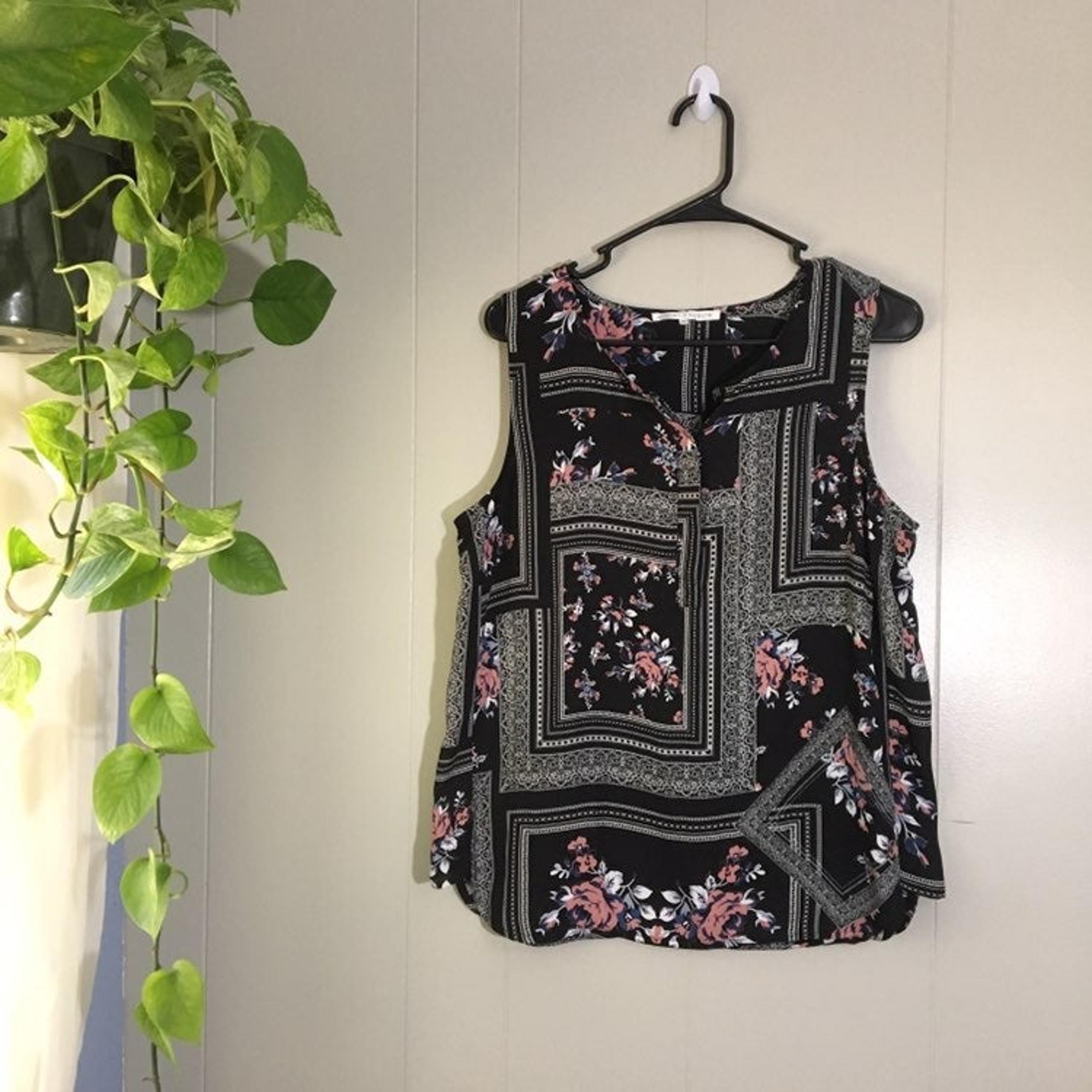 Violet + Claire Sleeveless Floral Blouse