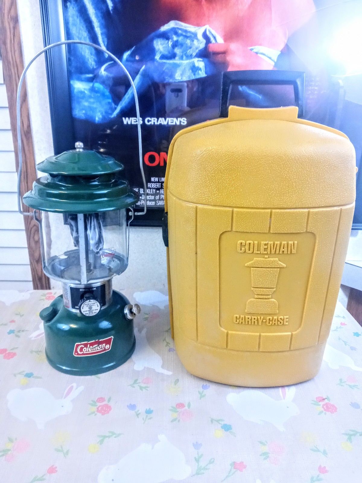 Coleman 1982 Lantern & Coleman Lantern Gold Clam Shell Case 1980