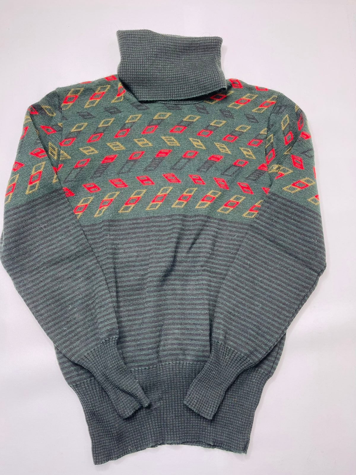 Vintage 80s Streetwear Diamond Sweater