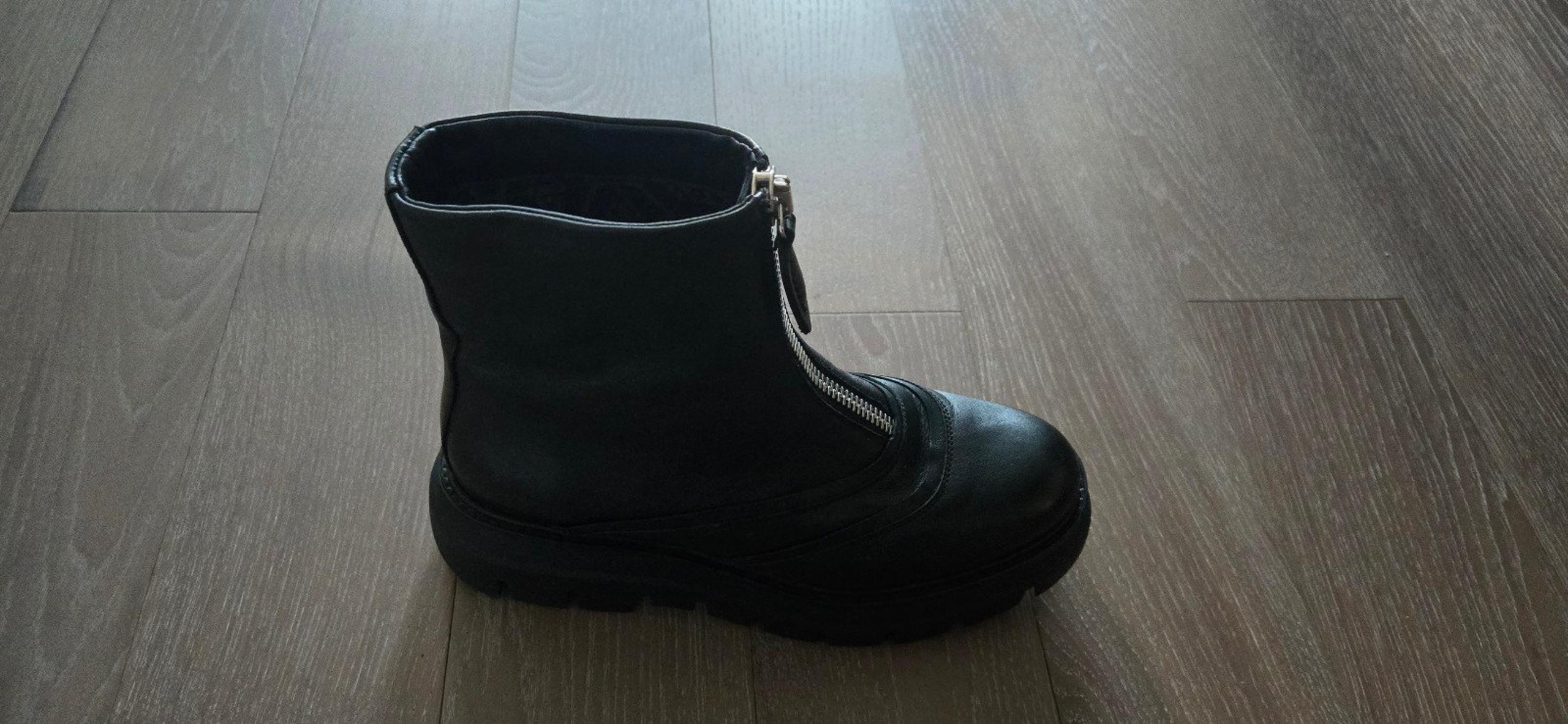 Aquatalia
Silvia Calf Leather Ankle Booties