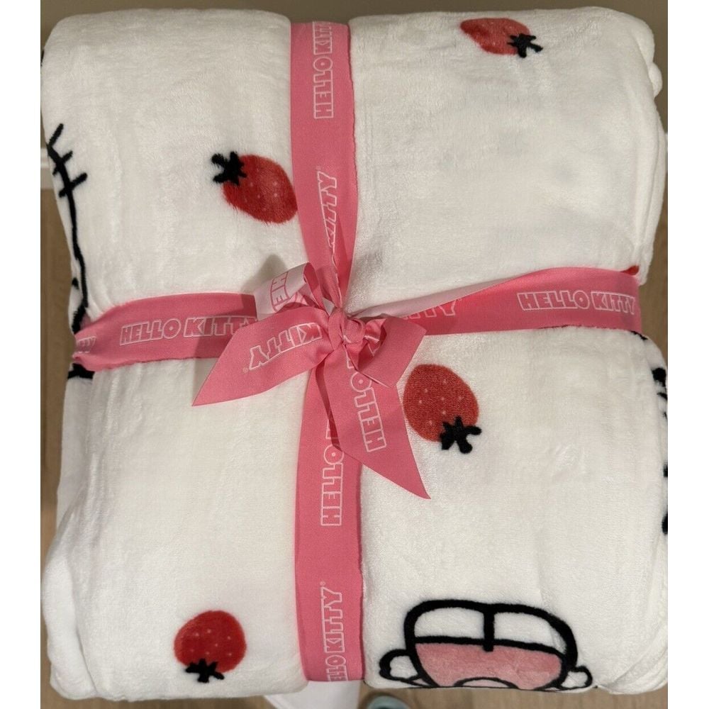 Hello Kitty Blanket Strawberry Plush Full/ Queen 90x90 Strawberries NWT! RARE!