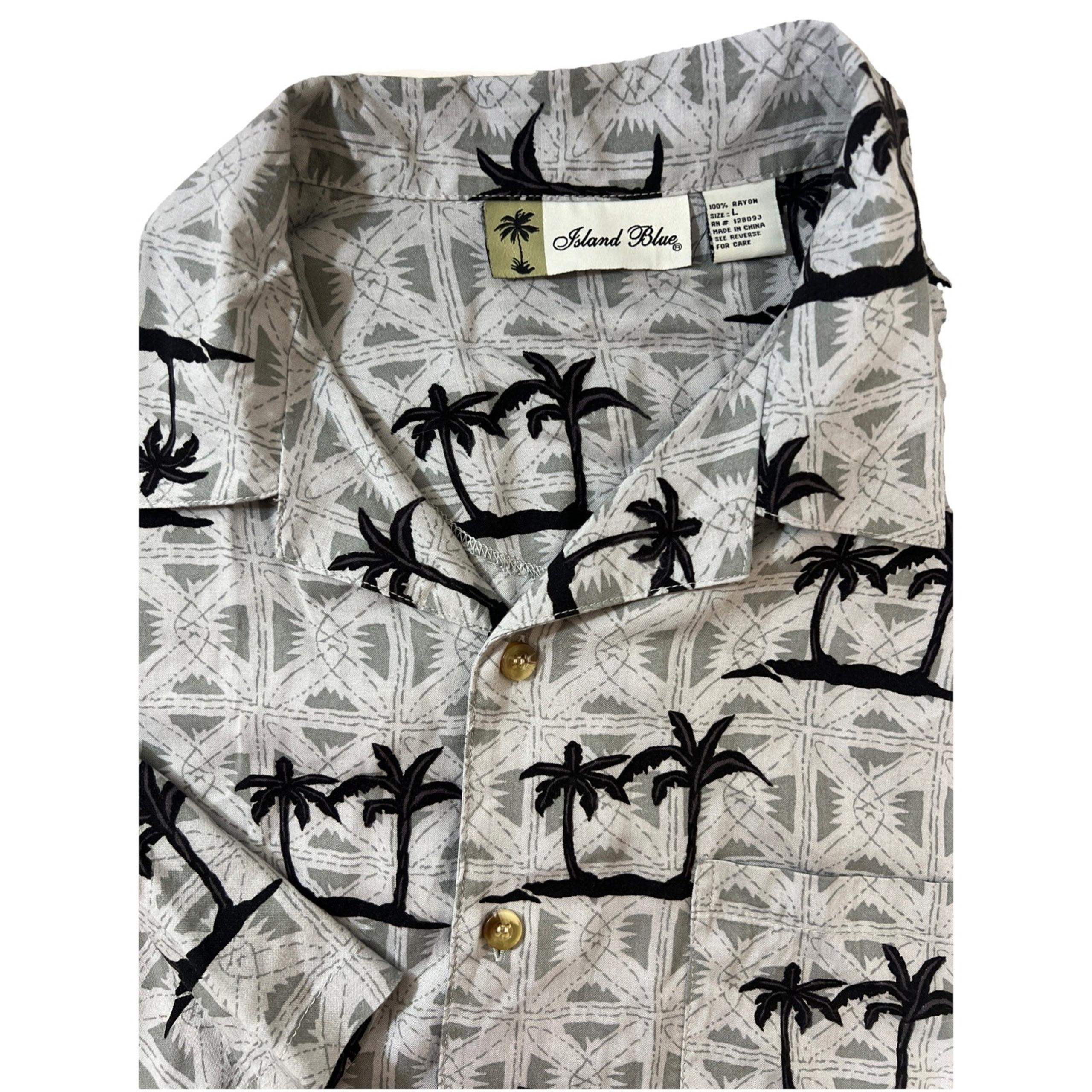Island Blue Button Up Shirt Mens Size L Palm Treats  Short Sleeve Hawaiian Rayon