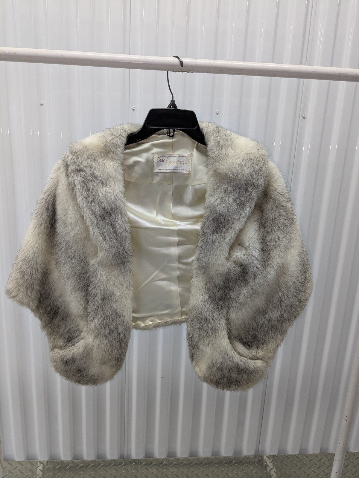 Womens, Sears Roebuck & Co, Vintage Faux Fur Wrap / Shawl, Lined, Pockets Medium