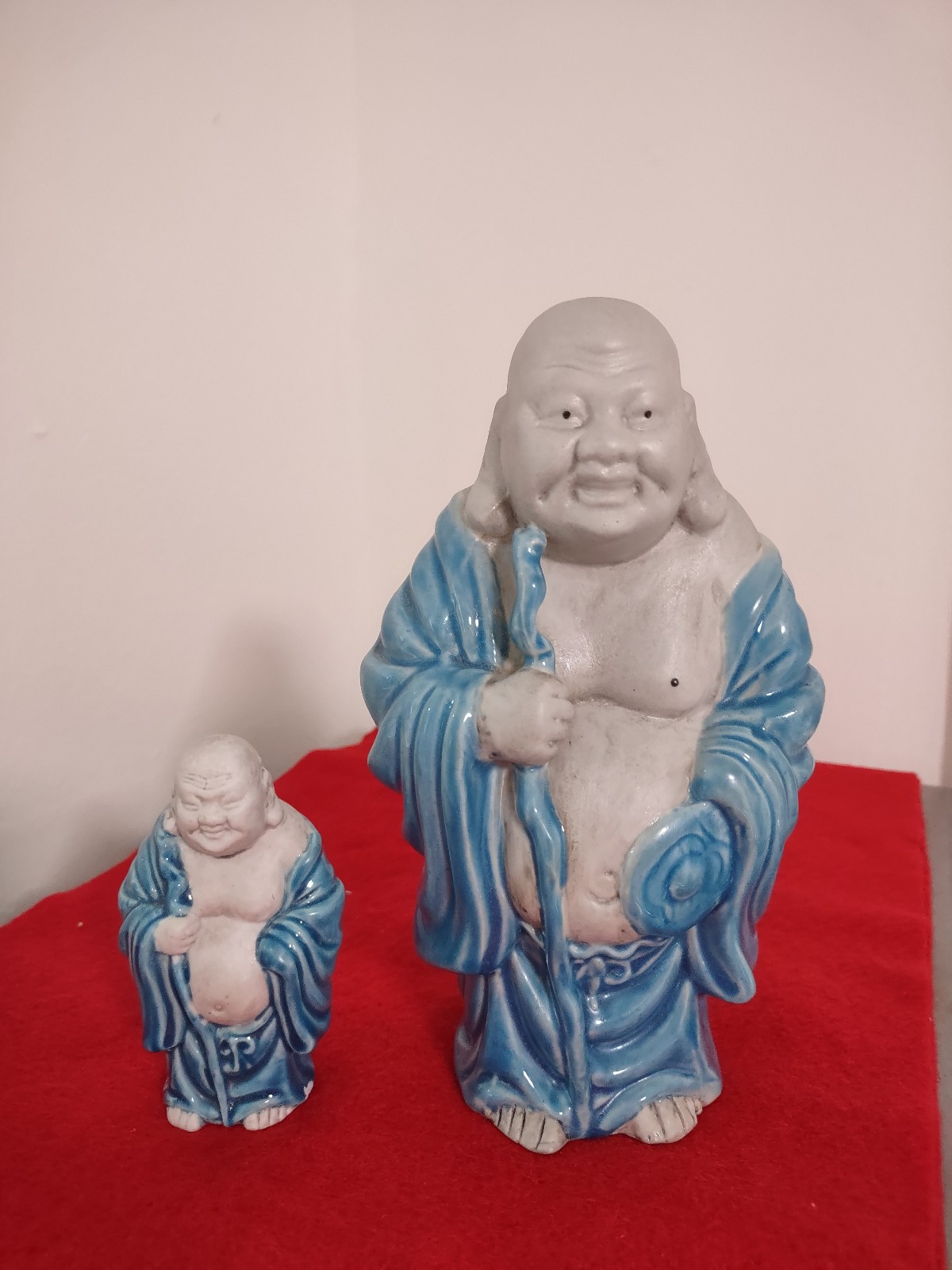 8 -4 Two Blue Porcelains of Li Tieguai, the one with the iron staff ) is consid