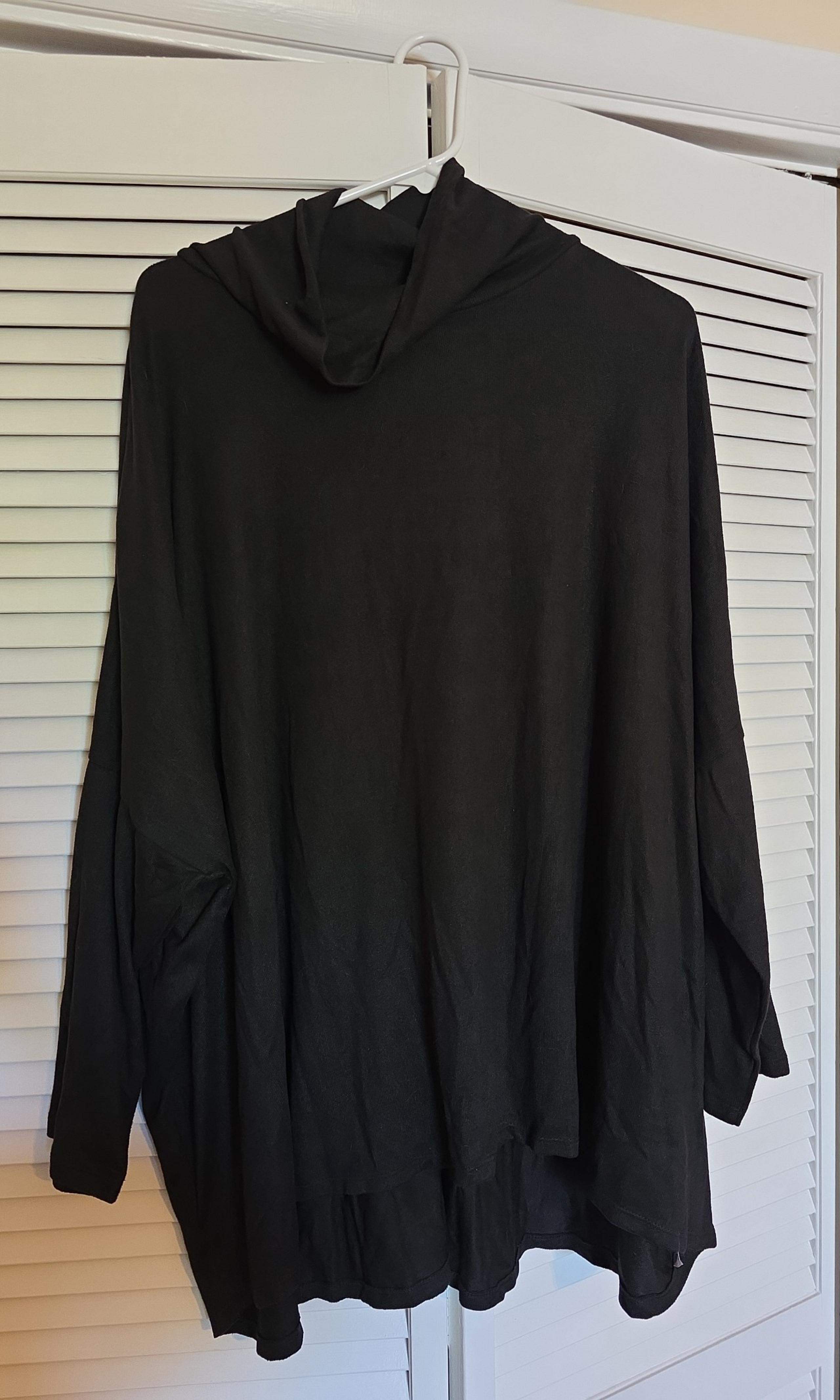 Lularoe Elsa turtle neck size xl