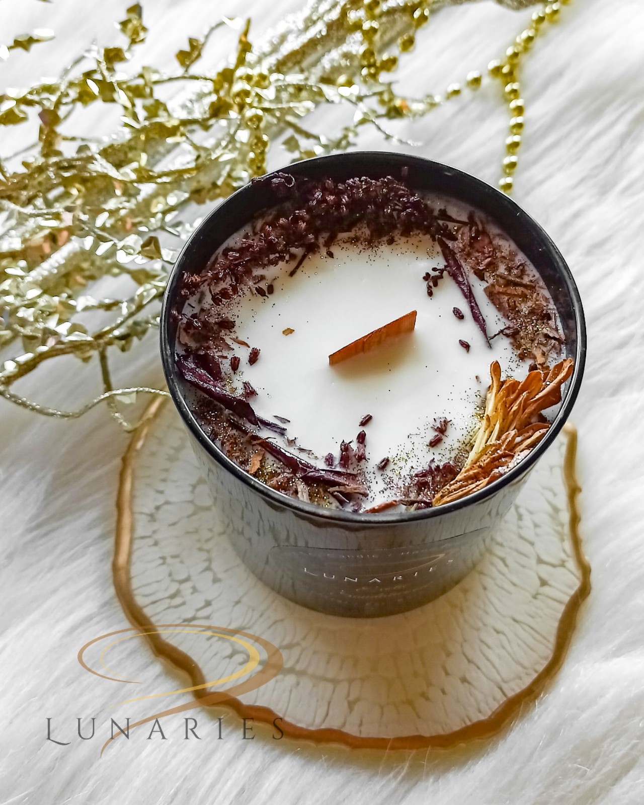Exotic Sandalwood Scented Soy Candle with Wooden Wick and Botanicals