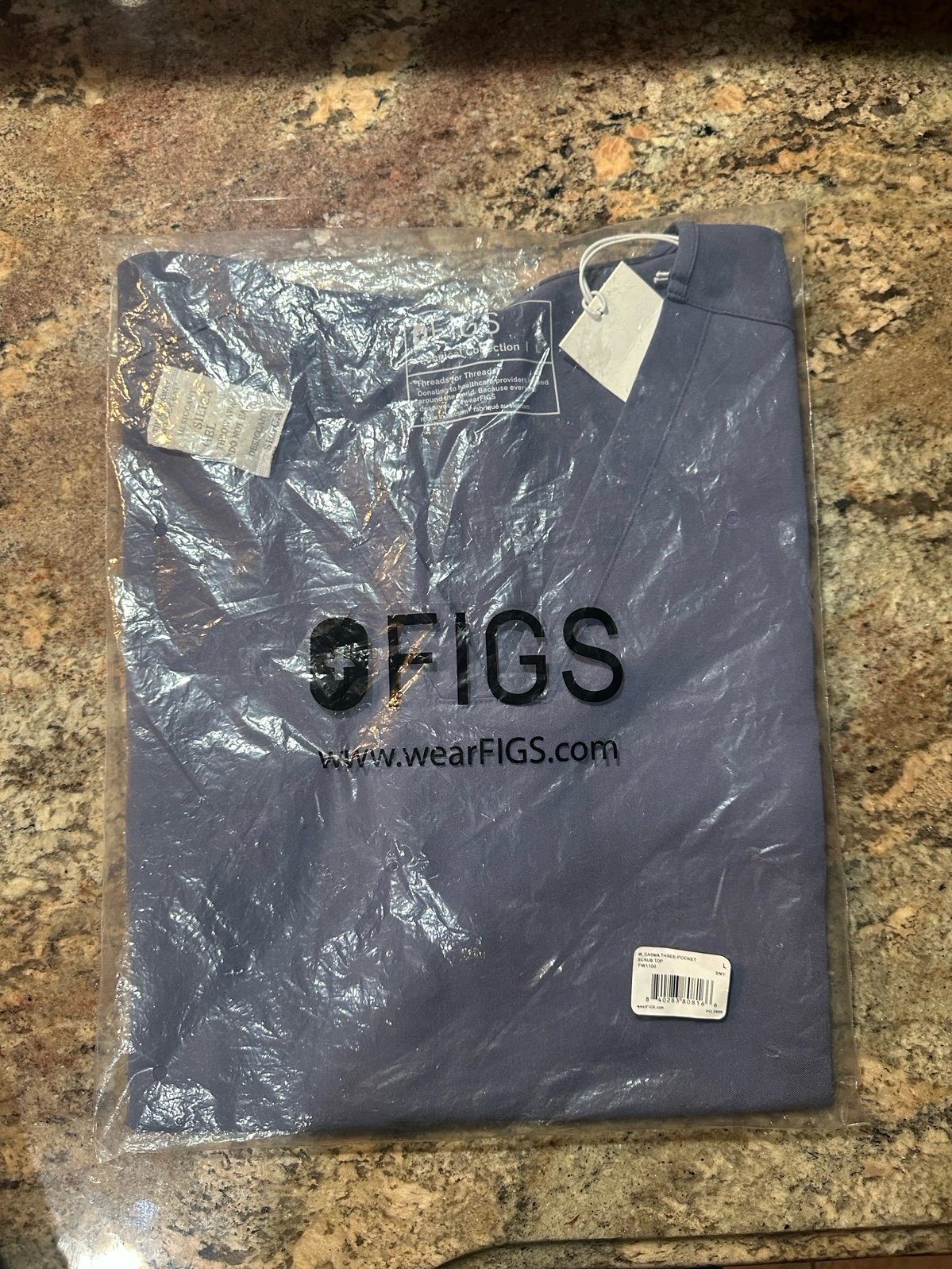 Figs casma three pocket top in space navy size large