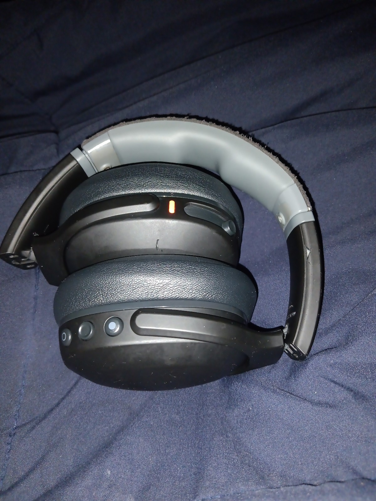 skull candy headphones basically brand new loud bass wireless