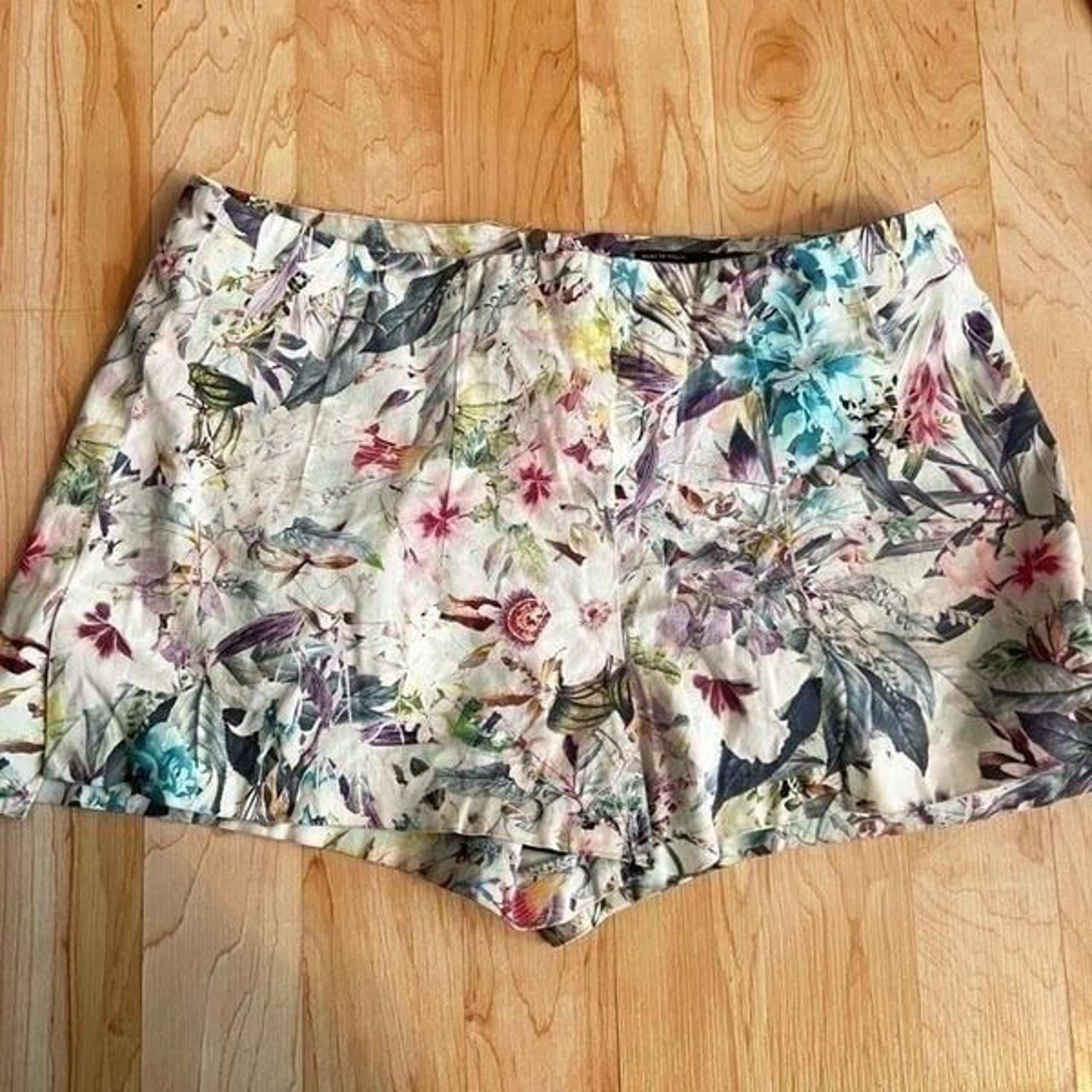 Zara Floral Multicolored Shorts Women’s Small