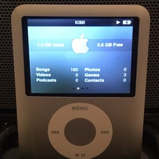 Apple iPod Nano 3rd Gen 4GB A1236 w/160 songs