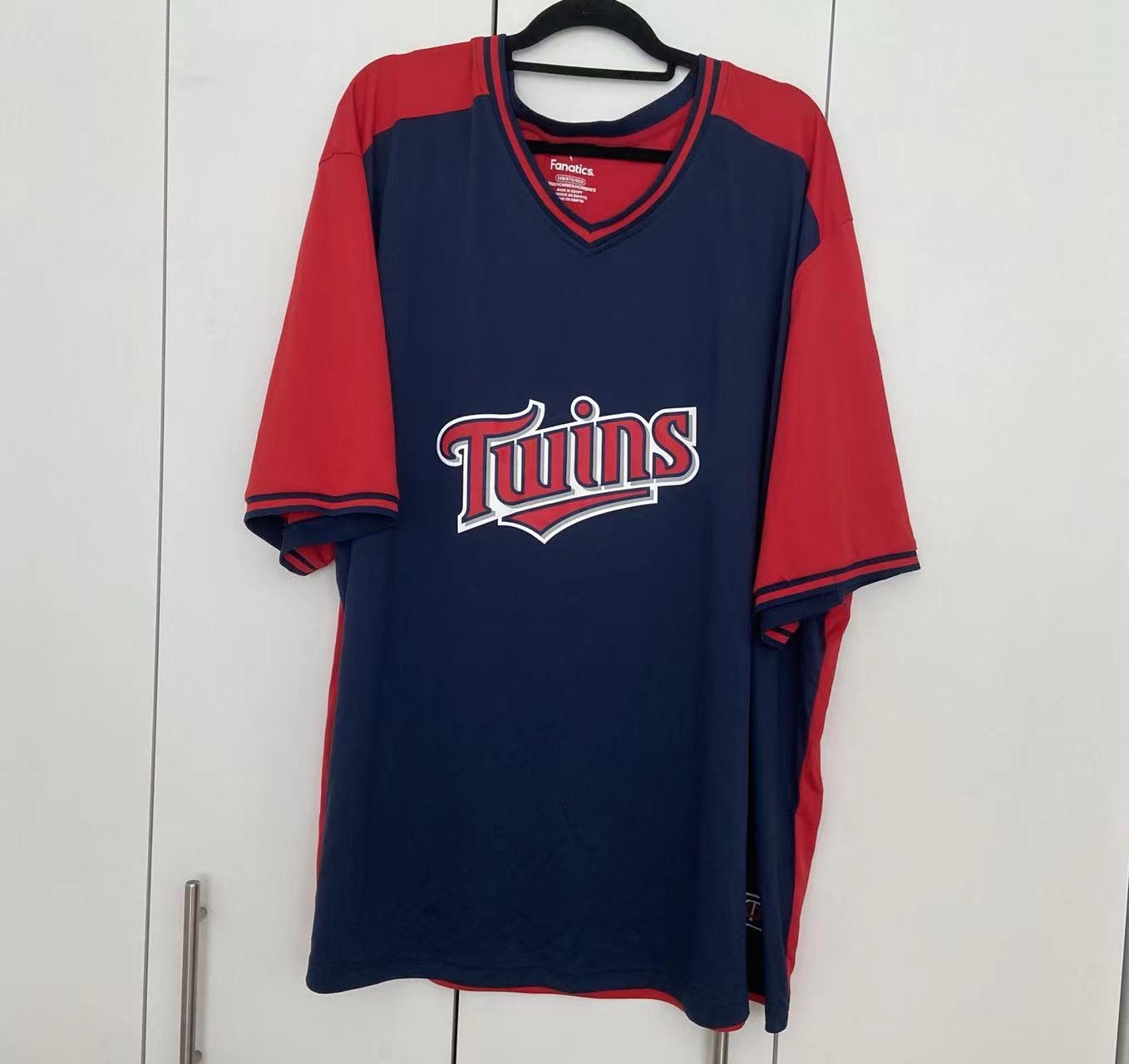 Men’s Fanatics Minnesota Twins Iconic Walk Off V-Neck Jersey Tee Size 5XB