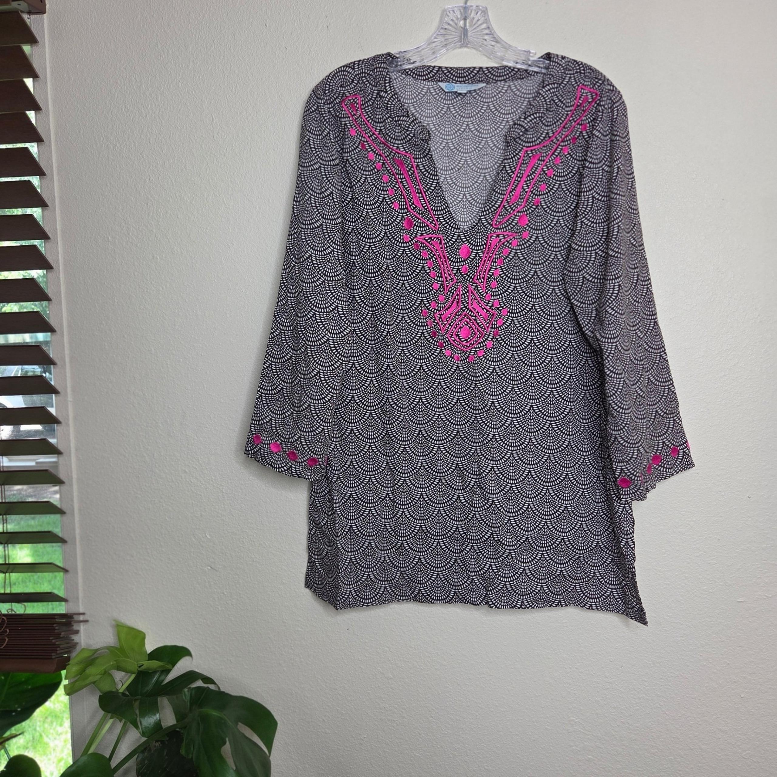 Escapada Living Tunic Top Embroidered Black White Pink 3/4 Sleeve Size Large