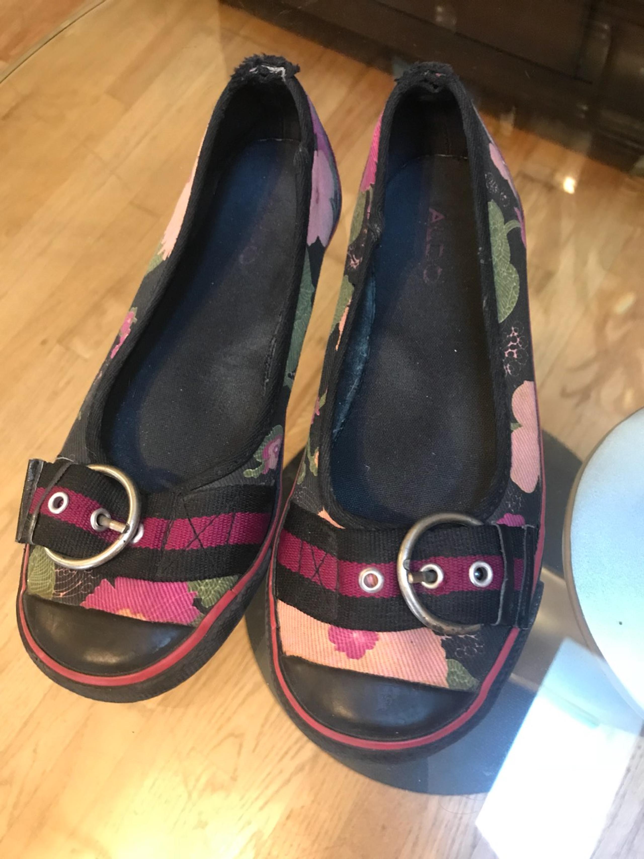 Aldo Flowery Shows Buckle Woman’s 6.5 37