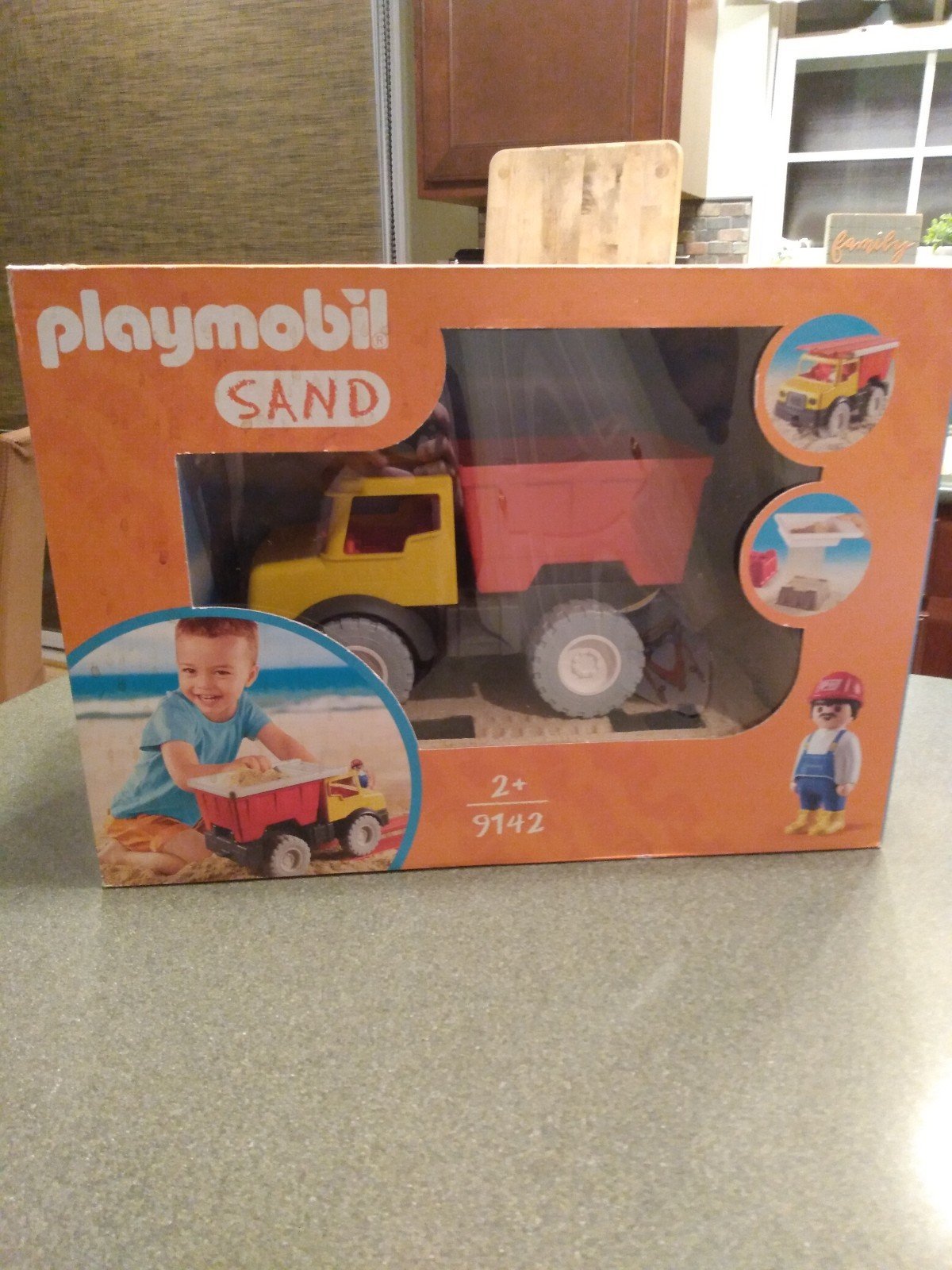 PLAYMOBIL 9142 sand toy dump truck with sand toys NEW. Item is RETIRED.