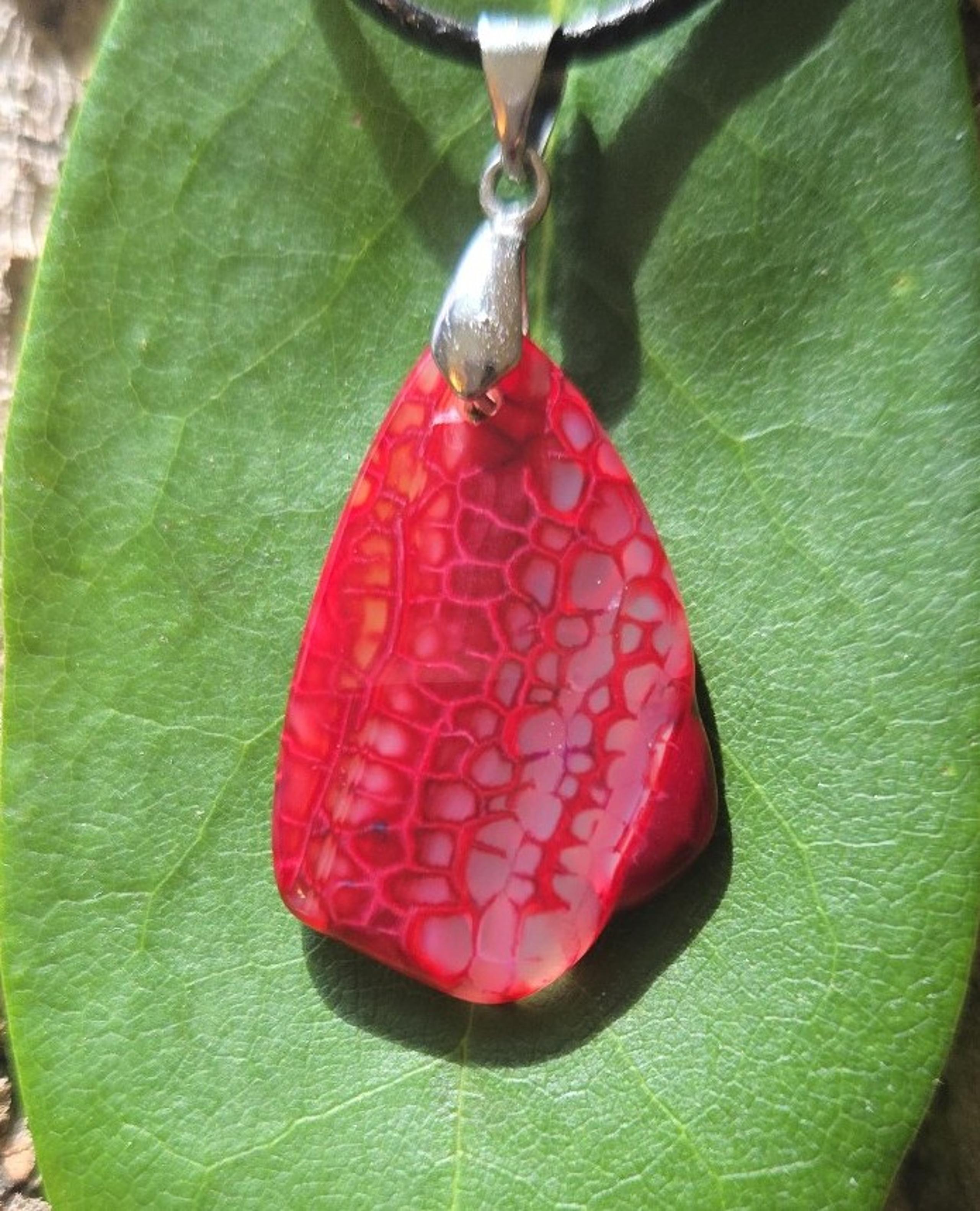 Red Dragon Veins Agate Pendant • Agate crystal necklace • Red Dragon veins