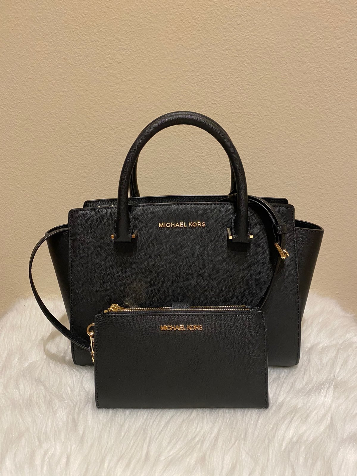 Michael kors purse and wristlet set