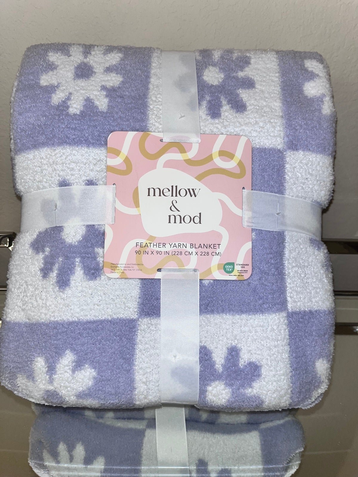 1-NWT MELOW & MOD DOBLE LAYER REVERSIBLE DAYSY DESIGN QUEEN SIZE BLANKET