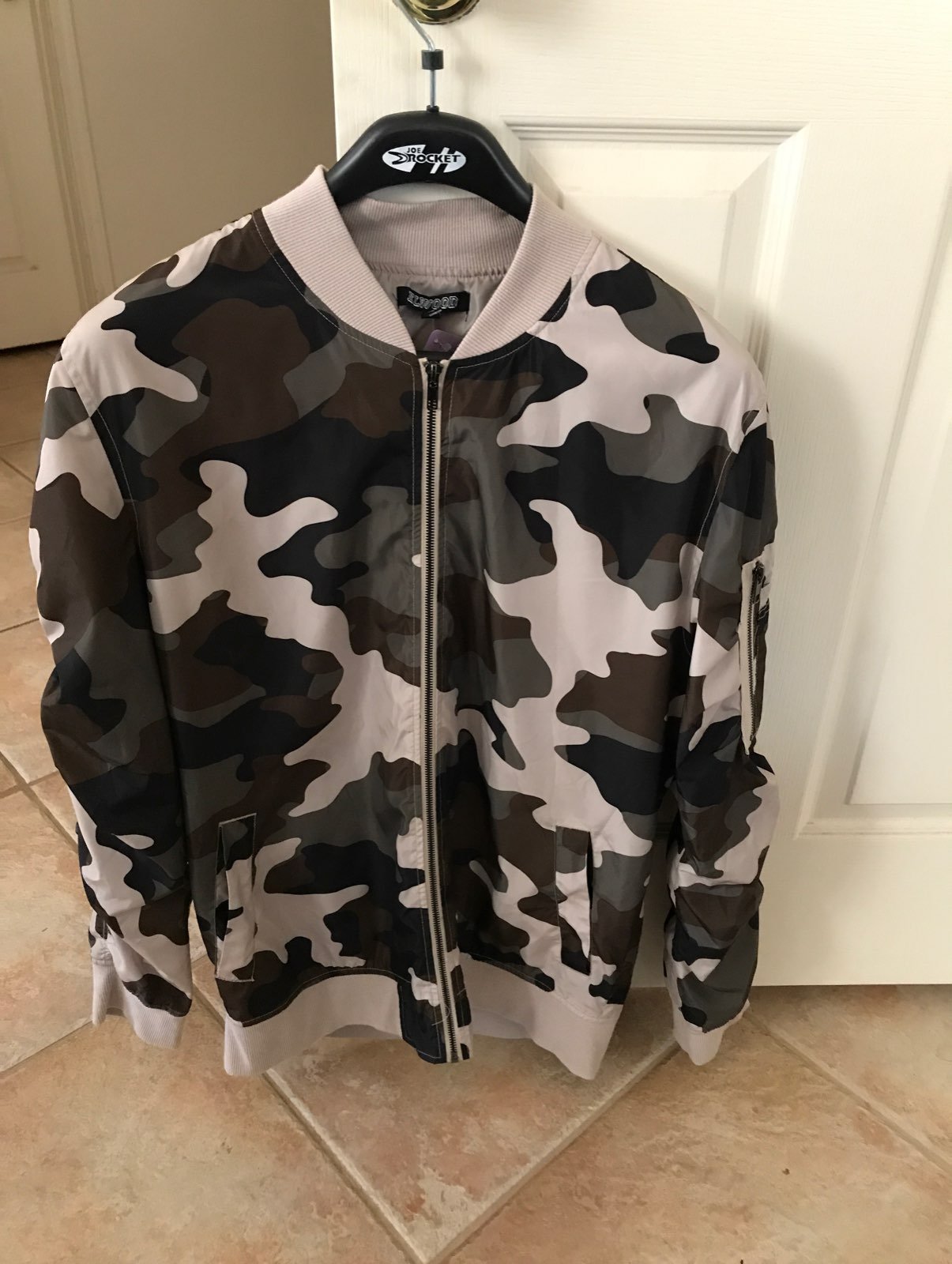 Camo Windbreaker Beautiful Large NWT