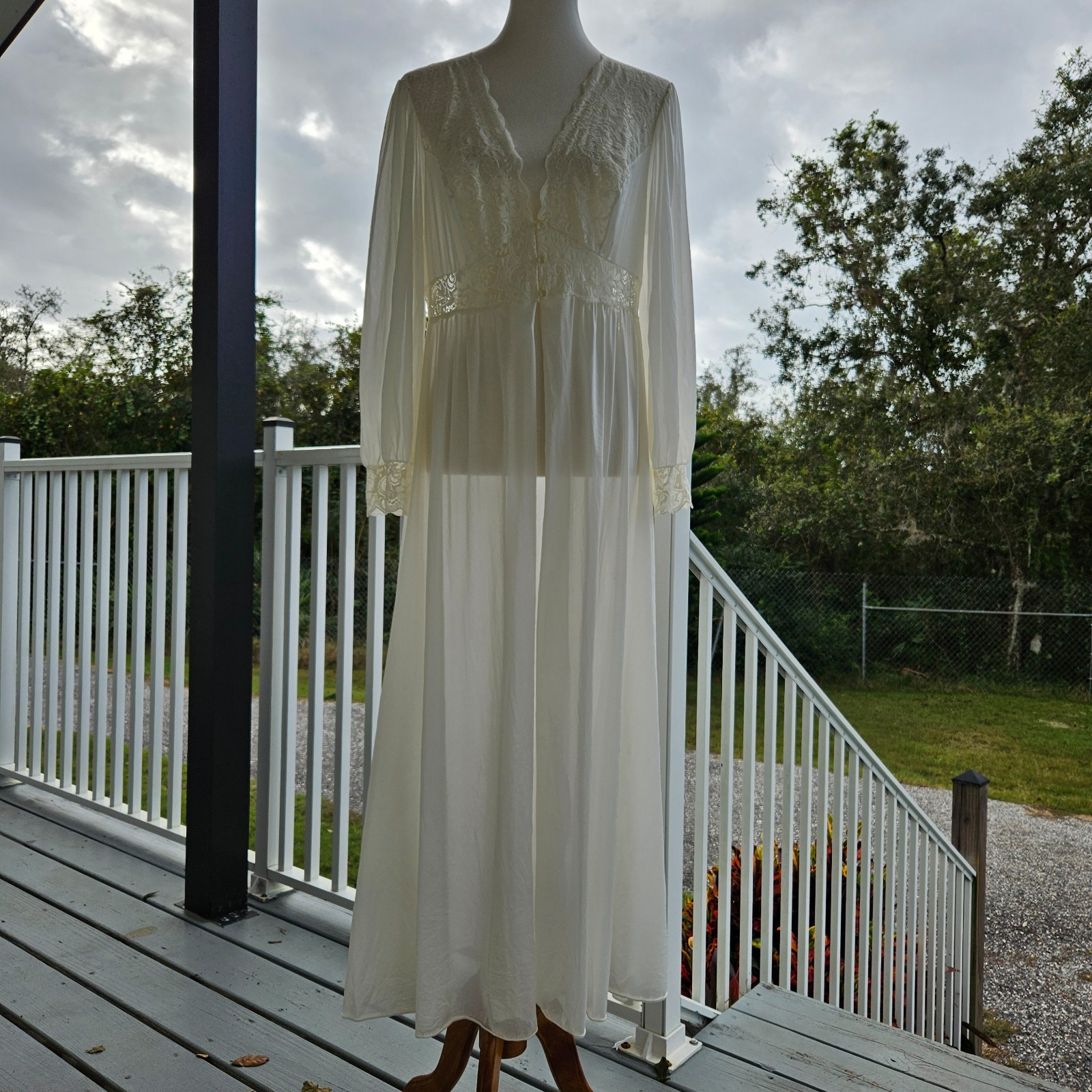 Shadowline Lace Olga Style Long Sleeve Robe Womens Large Cream Whimsigoth