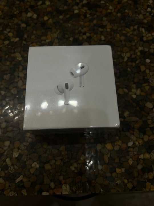 Airpods Pro 2nd Gen With Magsafe Charging Case (USB-C)