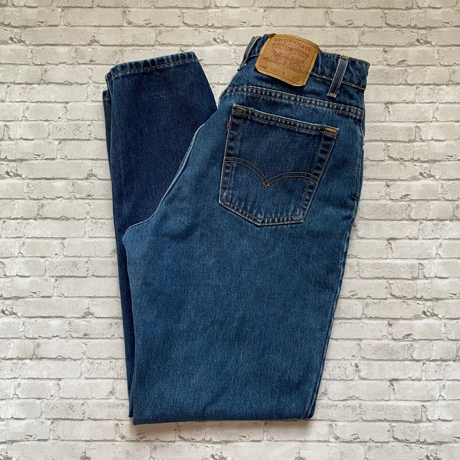 Vintage Levis 551 Relaxed Tapered Jeans